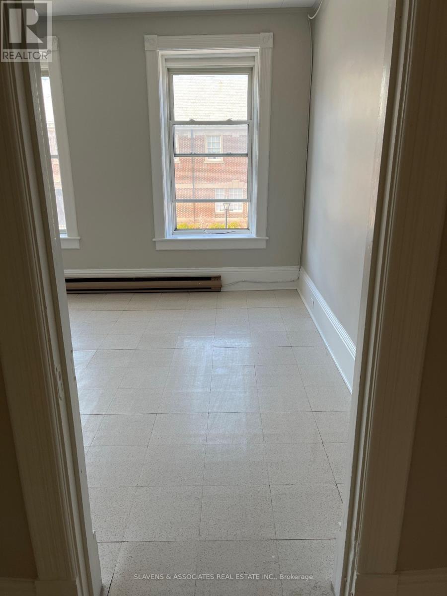 5 - 15 King Avenue W, Clarington (Newcastle), Ontario  L1B 1K9 - Photo 4 - E12145052
