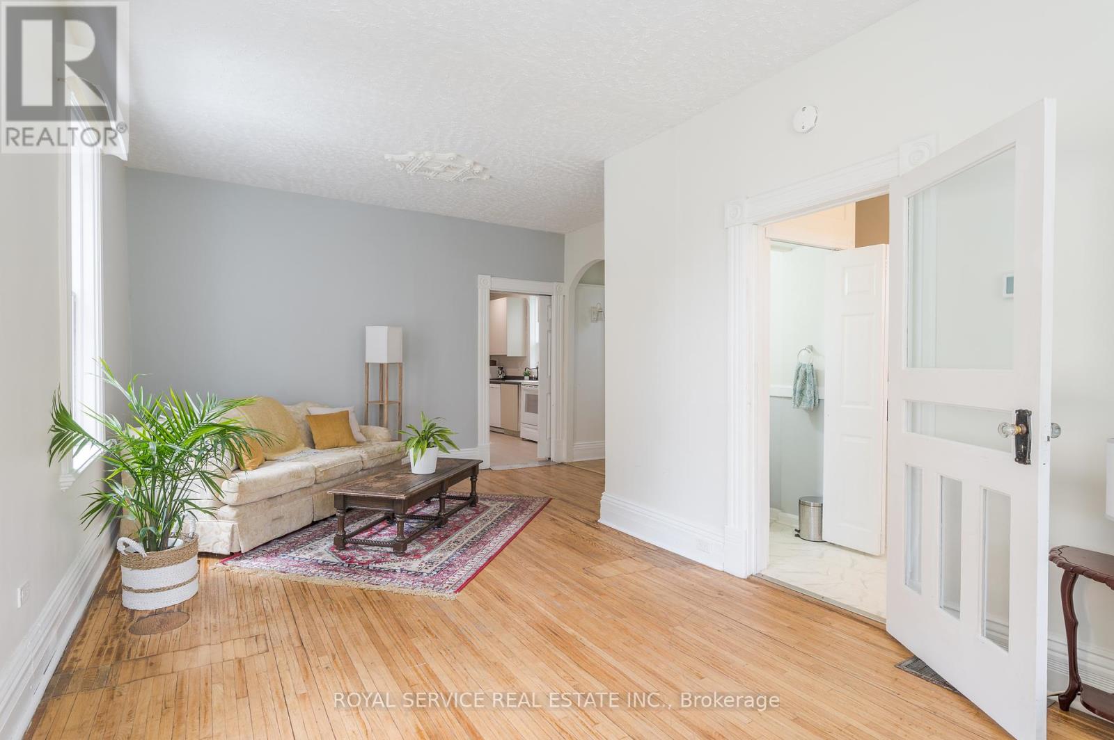 581 Sherbrooke Street, Peterborough Central (South), Ontario  K9J 2P4 - Photo 12 - X12145382