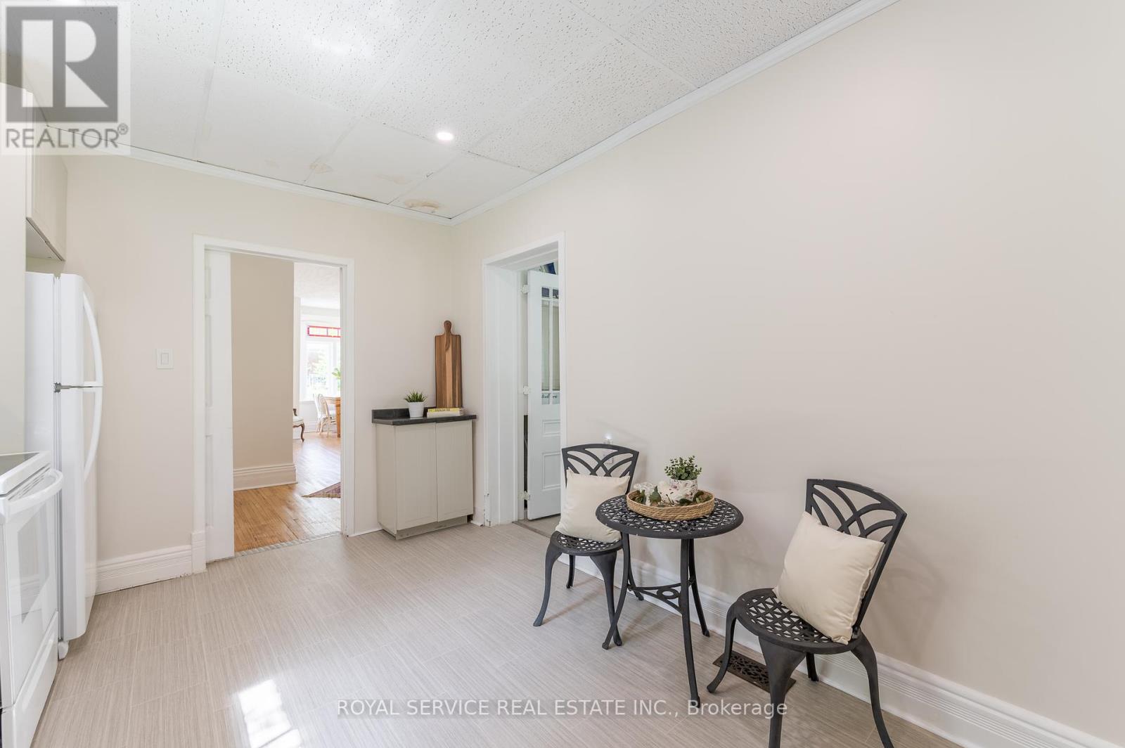 581 Sherbrooke Street, Peterborough Central (South), Ontario  K9J 2P4 - Photo 21 - X12145382