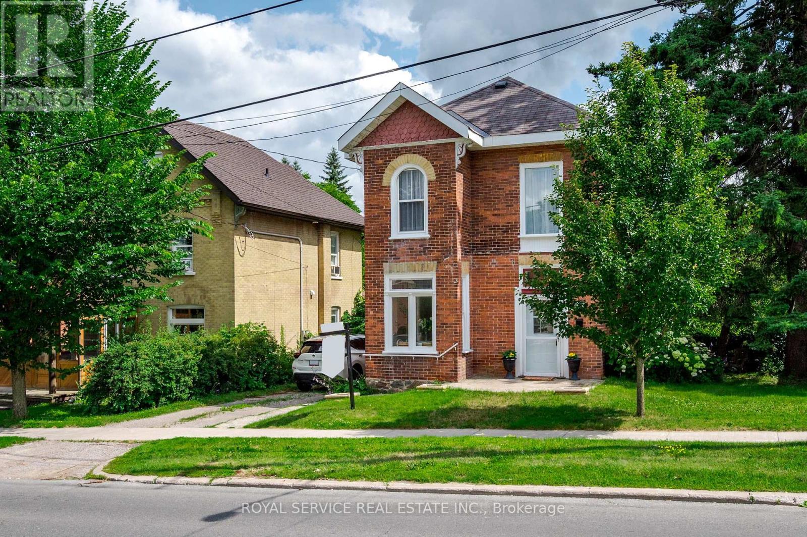 581 Sherbrooke Street, Peterborough Central (South), Ontario  K9J 2P4 - Photo 3 - X12145382