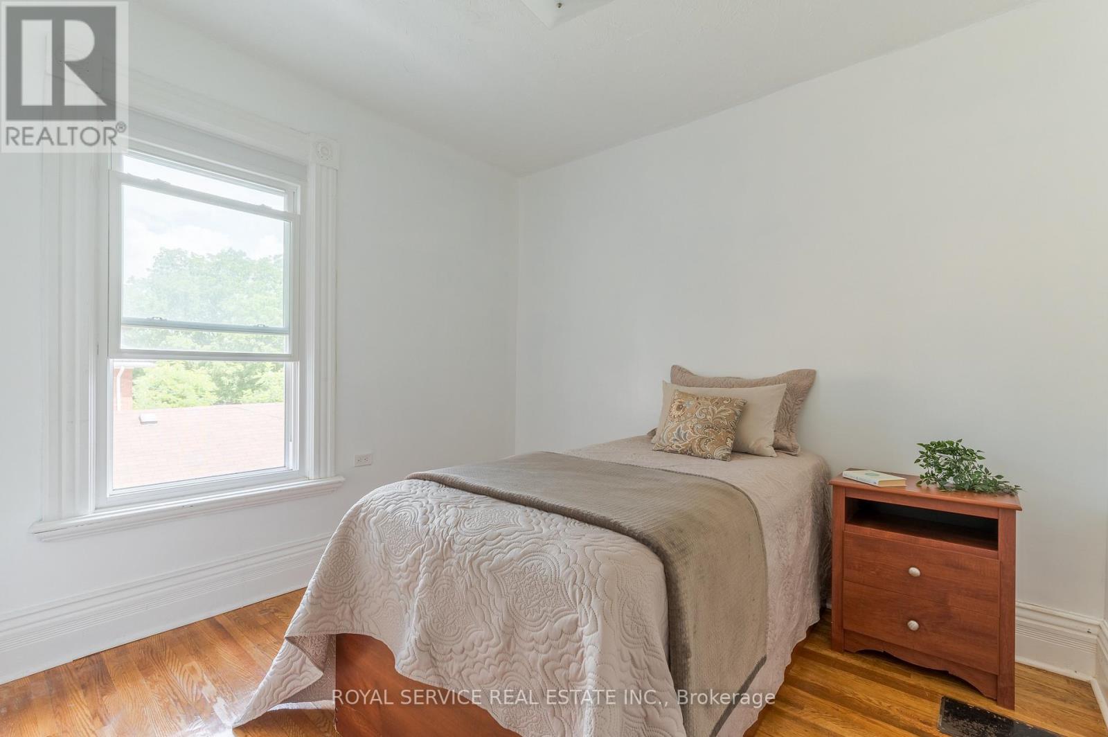 581 Sherbrooke Street, Peterborough Central (South), Ontario  K9J 2P4 - Photo 34 - X12145382