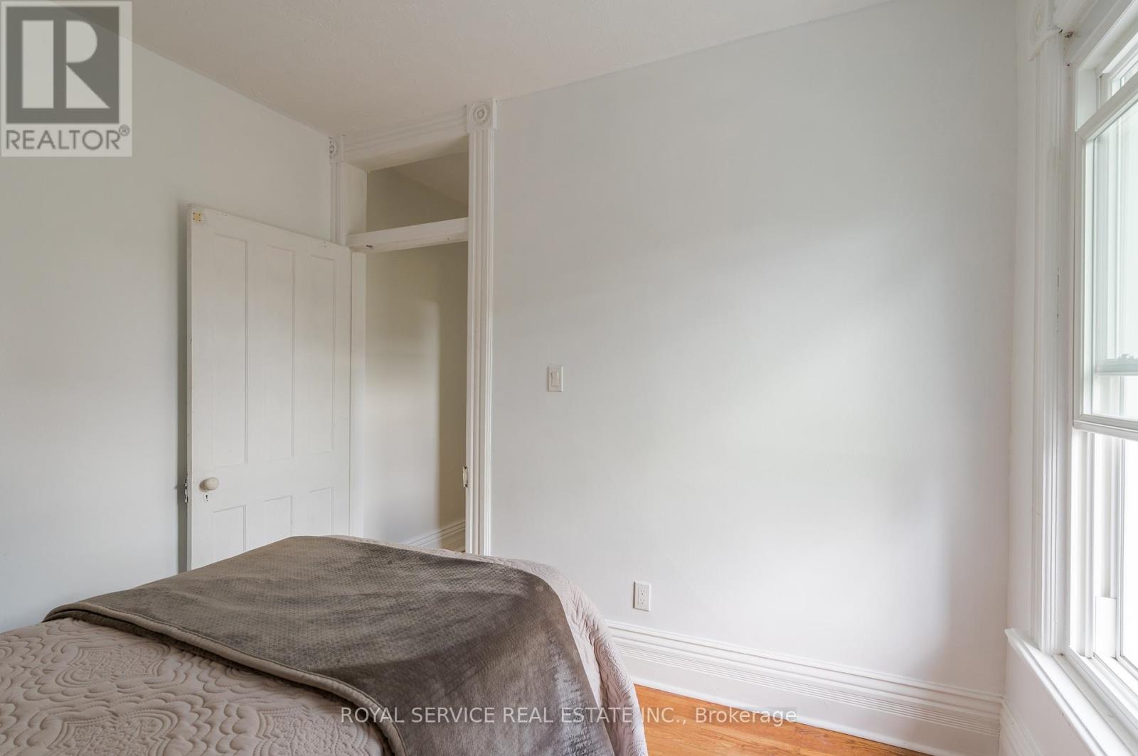 581 Sherbrooke Street, Peterborough Central (South), Ontario  K9J 2P4 - Photo 37 - X12145382