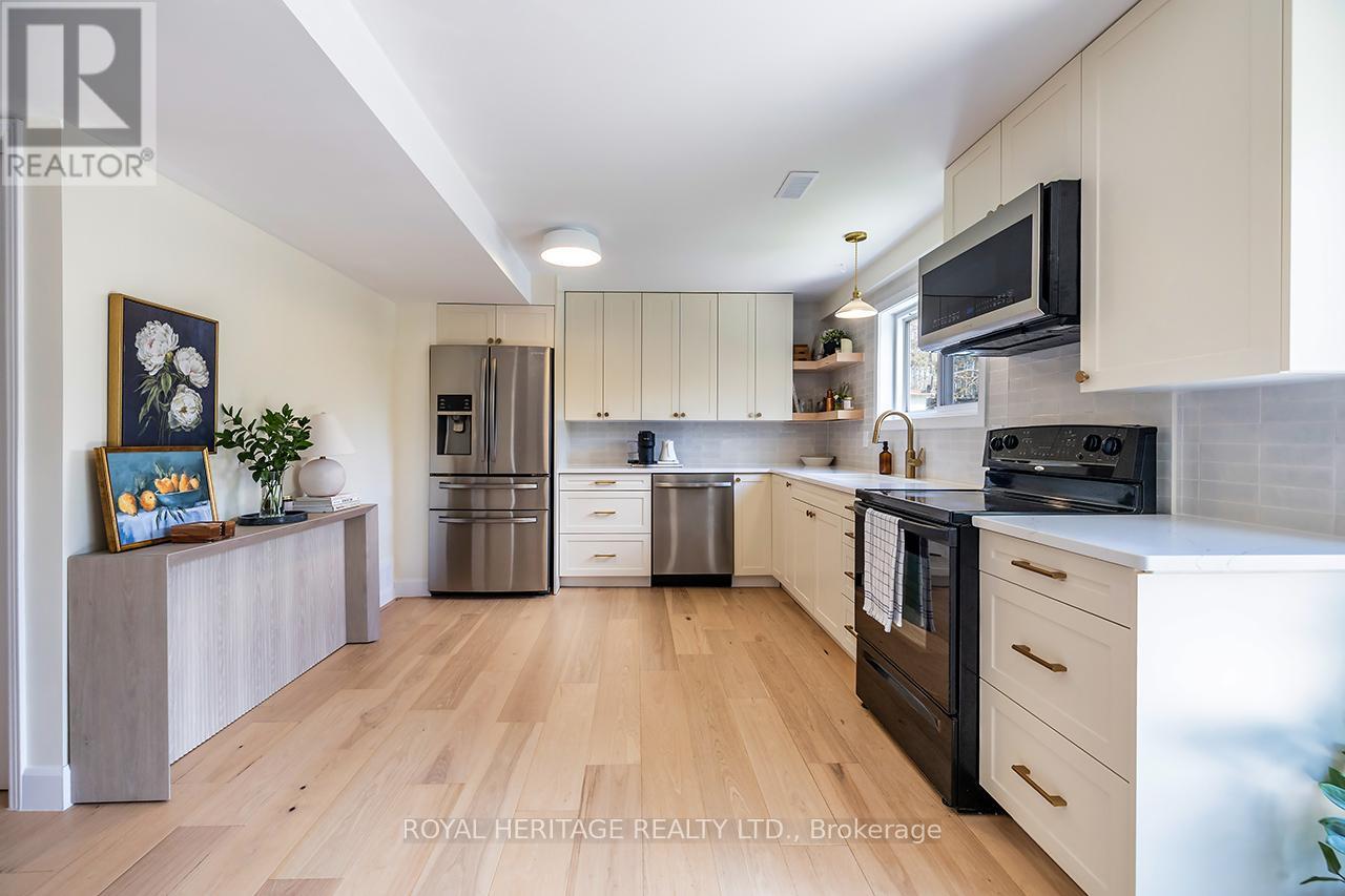 54 Champlain Boulevard, Kawartha Lakes (Lindsay), Ontario  K9V 4R1 - Photo 10 - X12145552