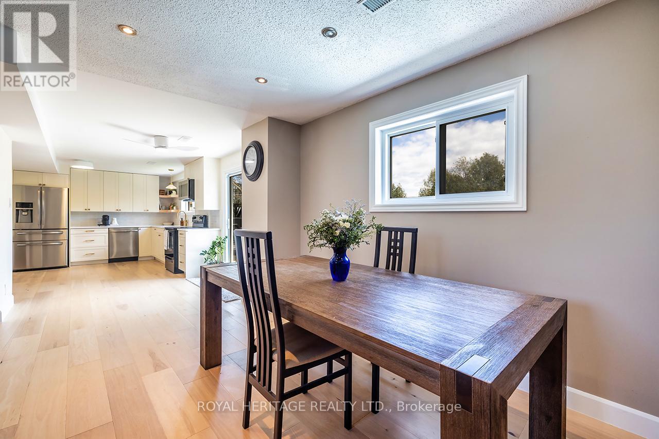 54 Champlain Boulevard, Kawartha Lakes (Lindsay), Ontario  K9V 4R1 - Photo 12 - X12145552