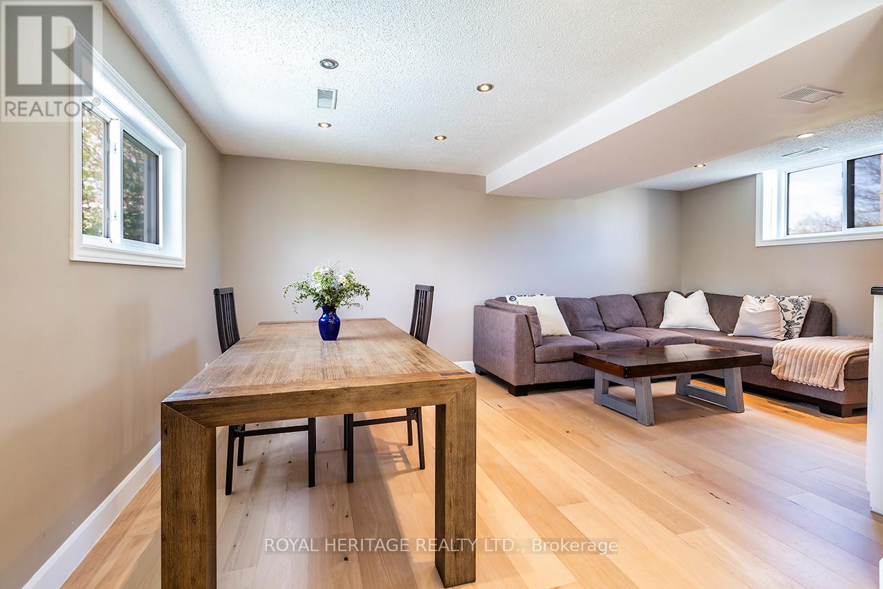 54 Champlain Boulevard, Kawartha Lakes (Lindsay), Ontario  K9V 4R1 - Photo 13 - X12145552