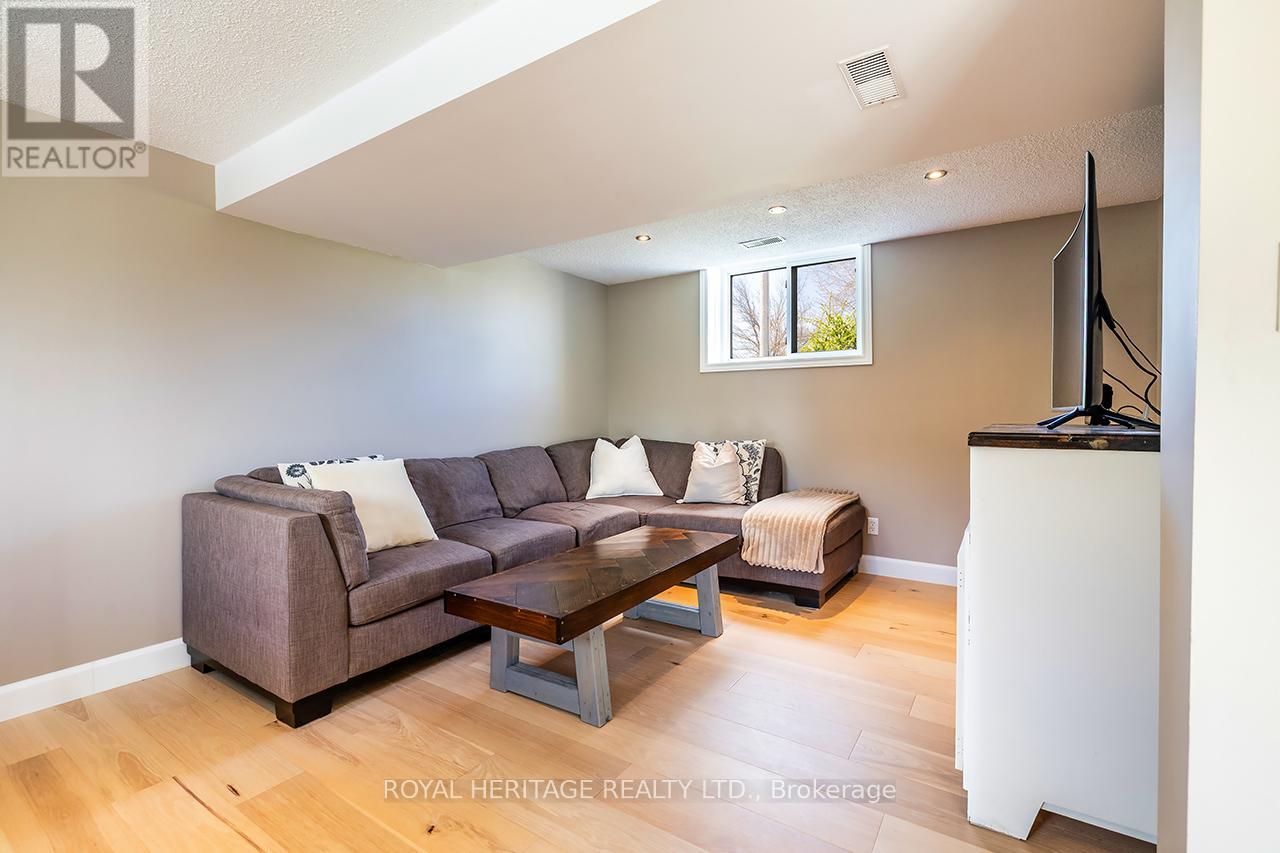 54 Champlain Boulevard, Kawartha Lakes (Lindsay), Ontario  K9V 4R1 - Photo 14 - X12145552