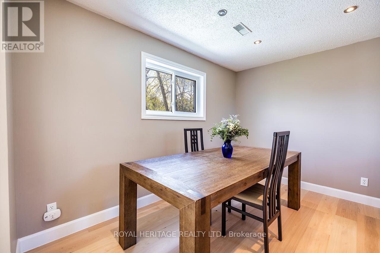 54 Champlain Boulevard, Kawartha Lakes (Lindsay), Ontario  K9V 4R1 - Photo 16 - X12145552