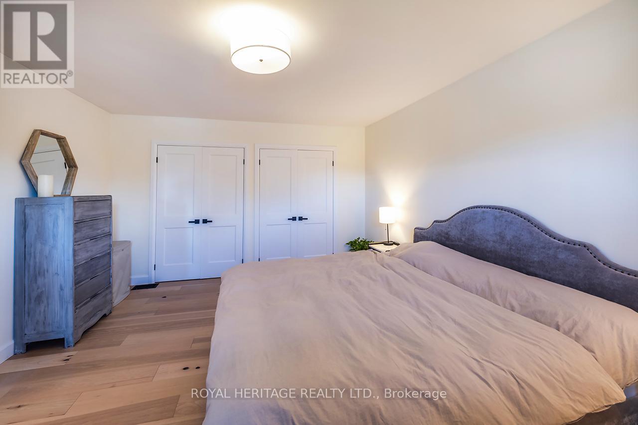 54 Champlain Boulevard, Kawartha Lakes (Lindsay), Ontario  K9V 4R1 - Photo 18 - X12145552