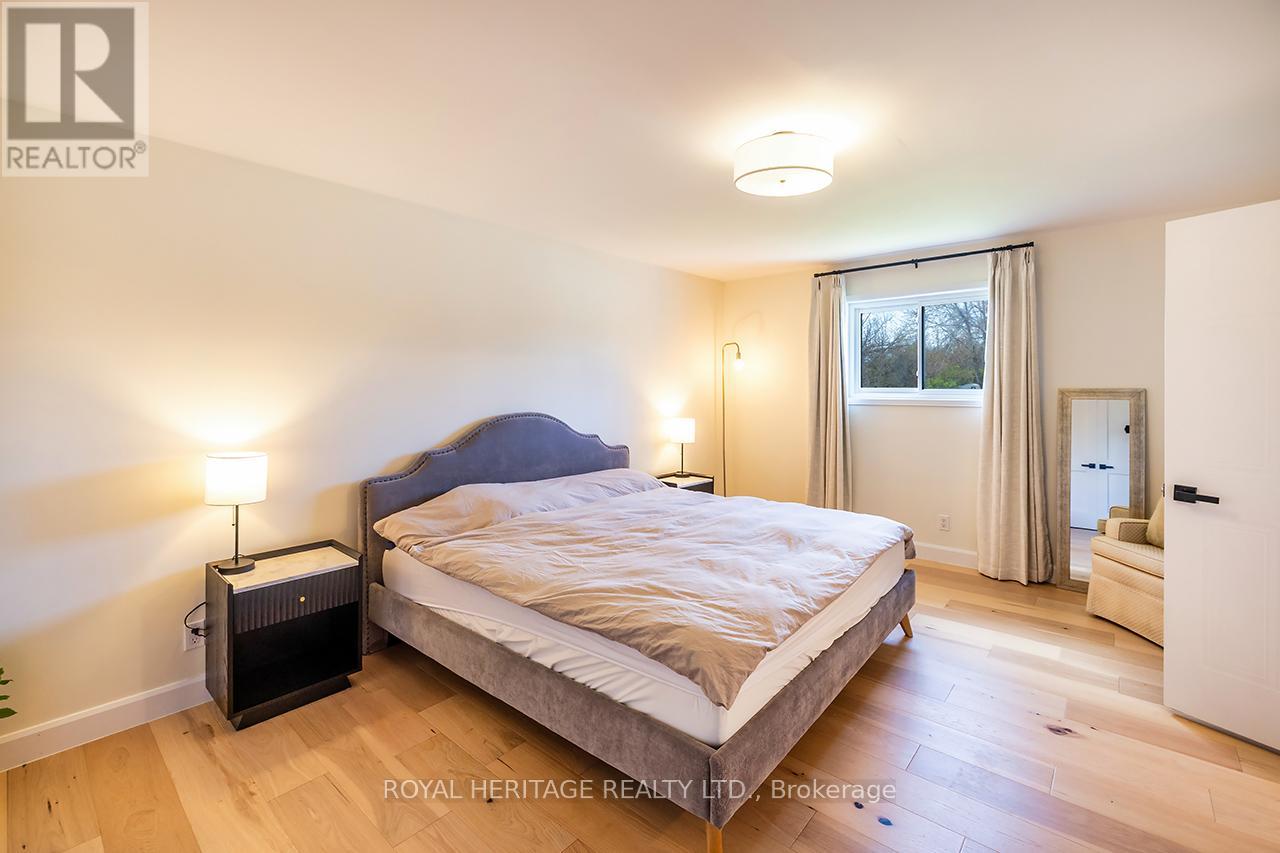 54 Champlain Boulevard, Kawartha Lakes (Lindsay), Ontario  K9V 4R1 - Photo 19 - X12145552