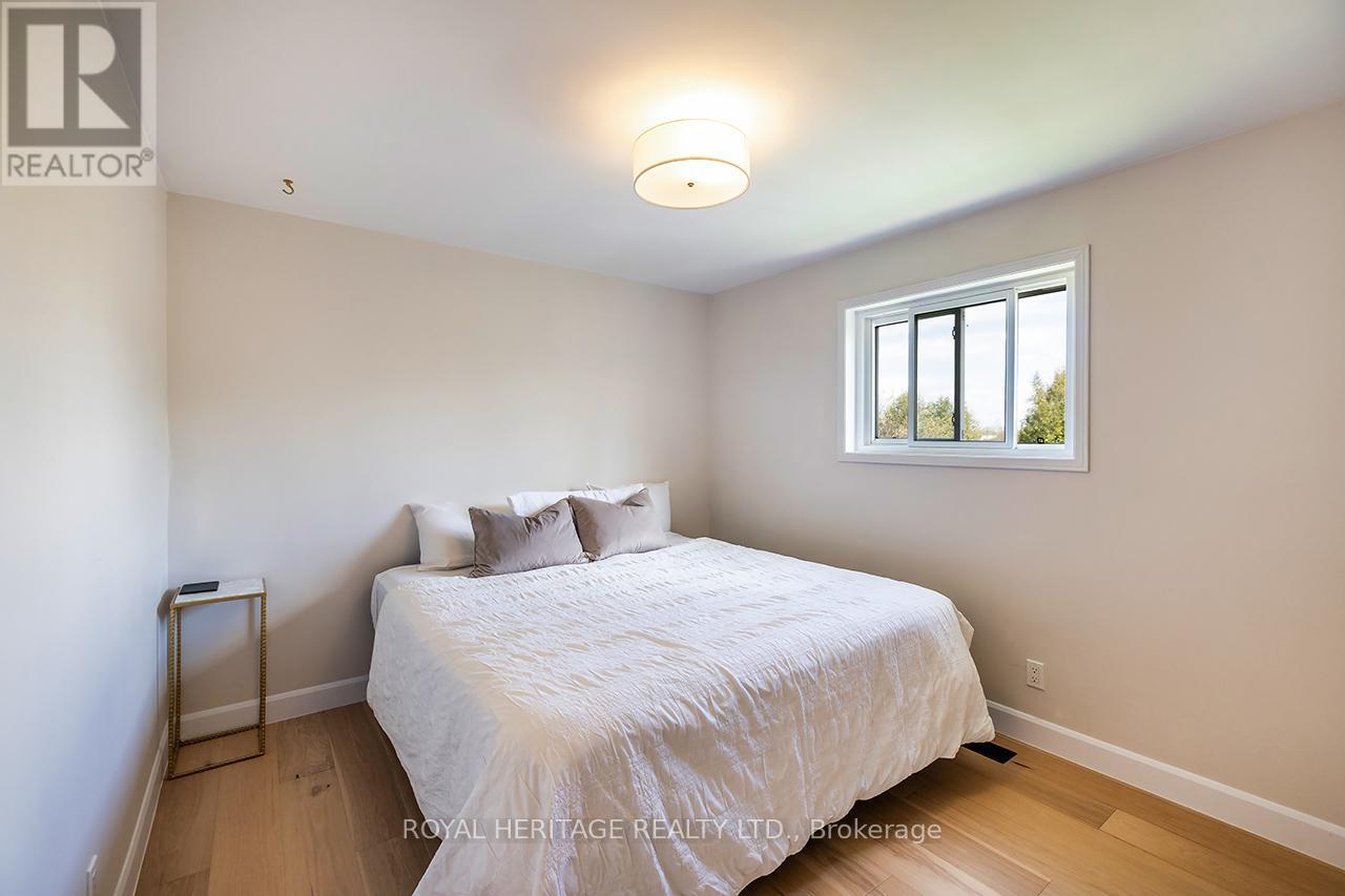 54 Champlain Boulevard, Kawartha Lakes (Lindsay), Ontario  K9V 4R1 - Photo 20 - X12145552