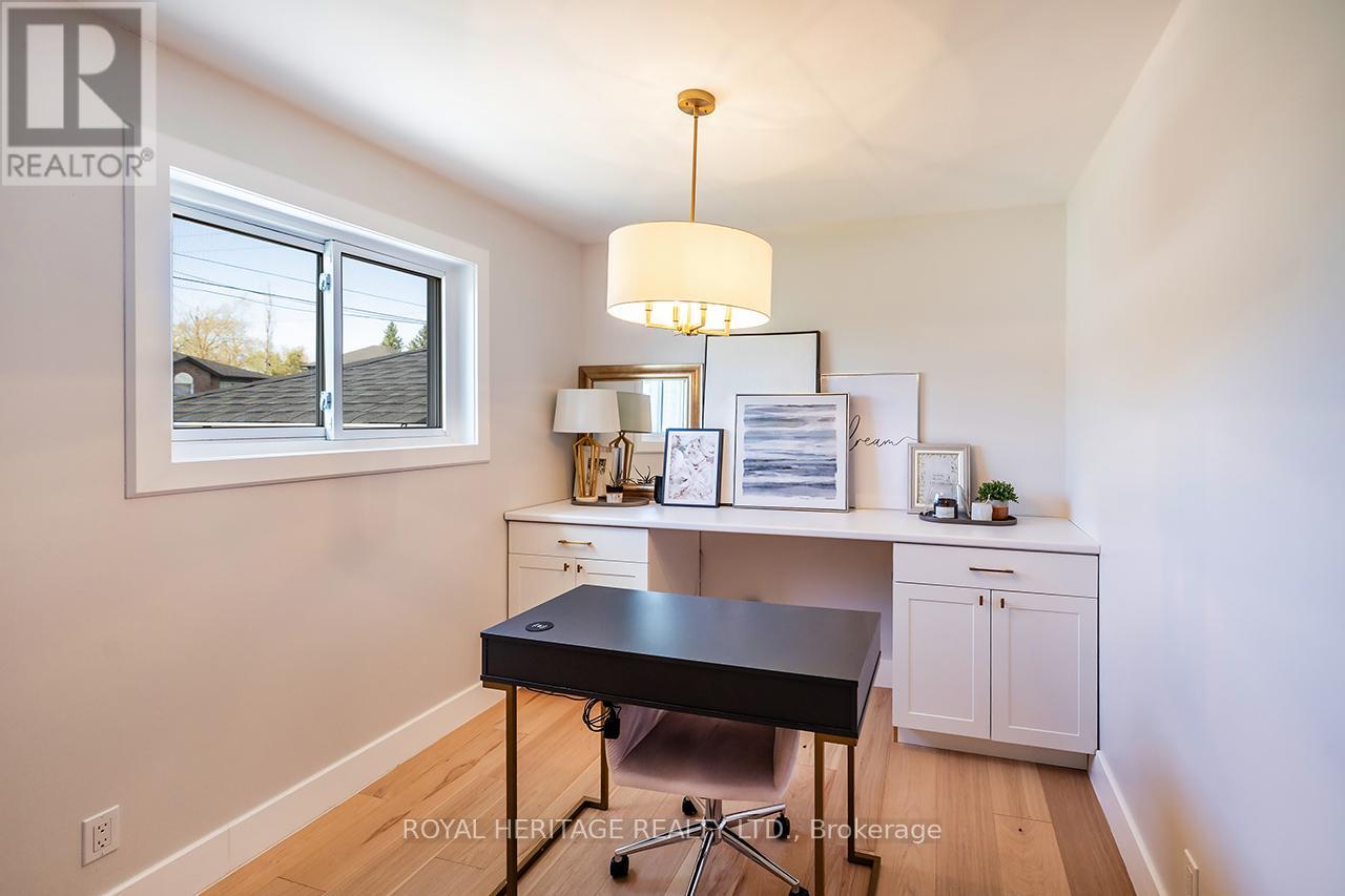 54 Champlain Boulevard, Kawartha Lakes (Lindsay), Ontario  K9V 4R1 - Photo 21 - X12145552