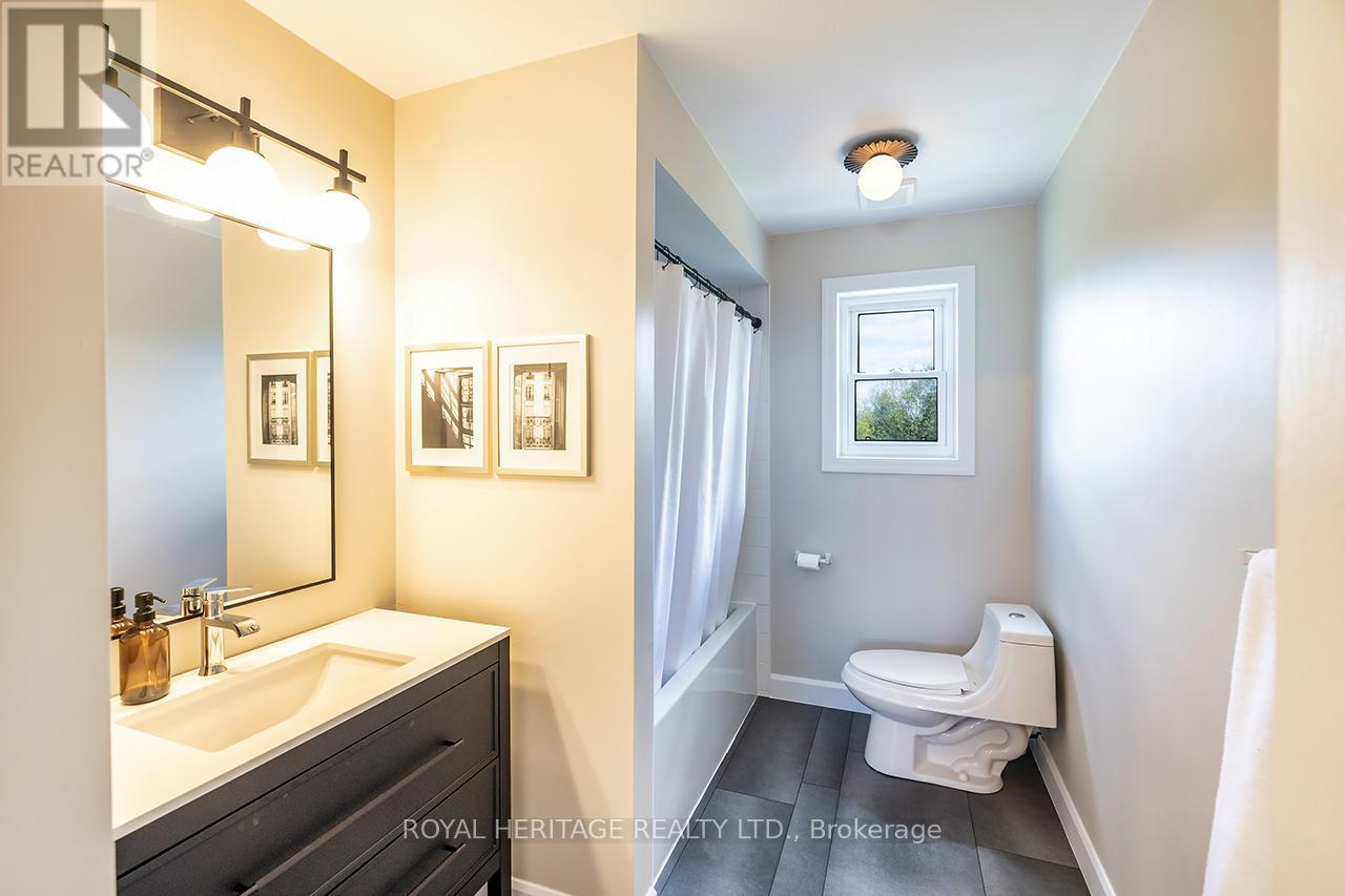 54 Champlain Boulevard, Kawartha Lakes (Lindsay), Ontario  K9V 4R1 - Photo 23 - X12145552