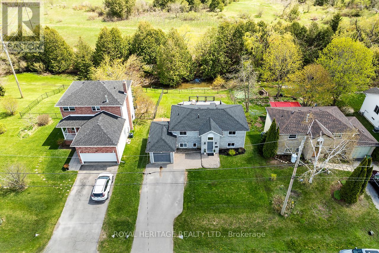 54 Champlain Boulevard, Kawartha Lakes (Lindsay), Ontario  K9V 4R1 - Photo 3 - X12145552