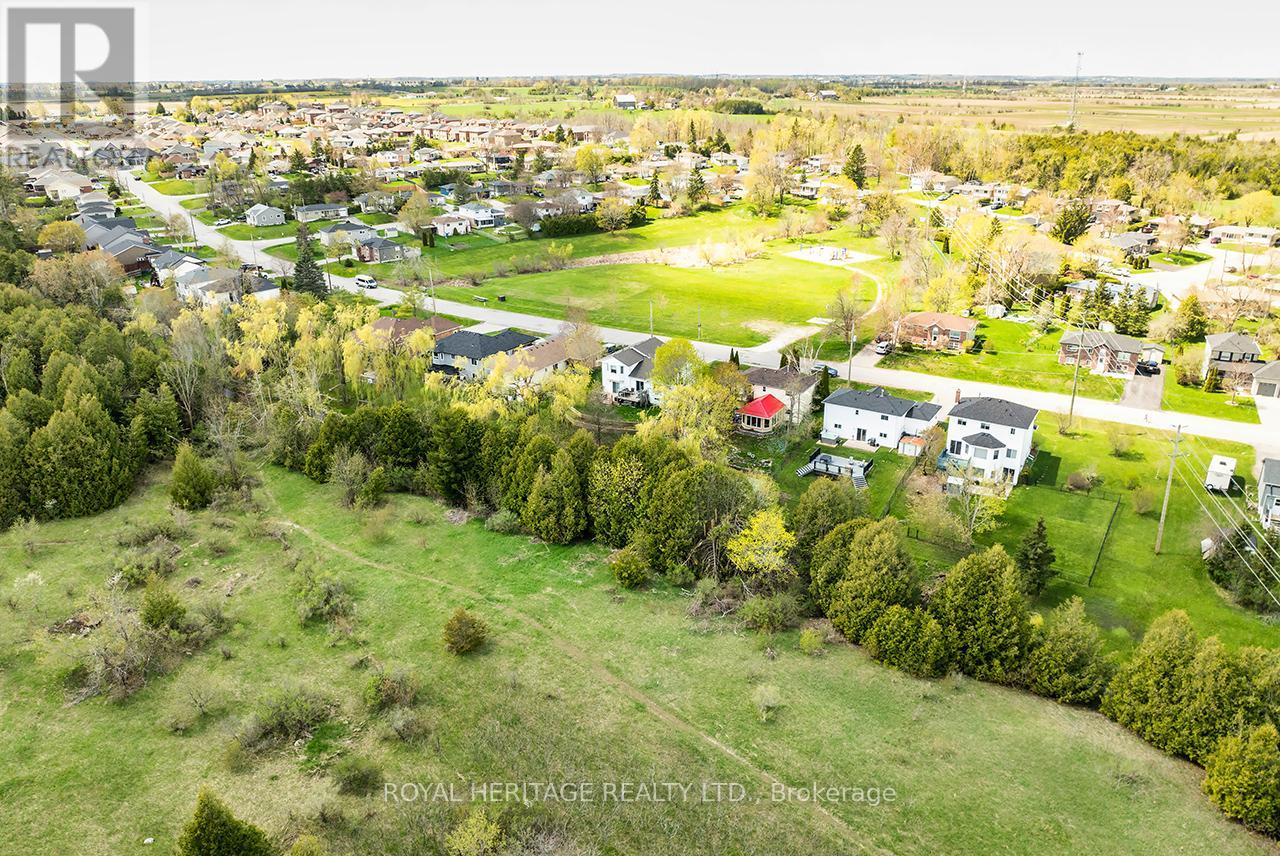 54 Champlain Boulevard, Kawartha Lakes (Lindsay), Ontario  K9V 4R1 - Photo 4 - X12145552
