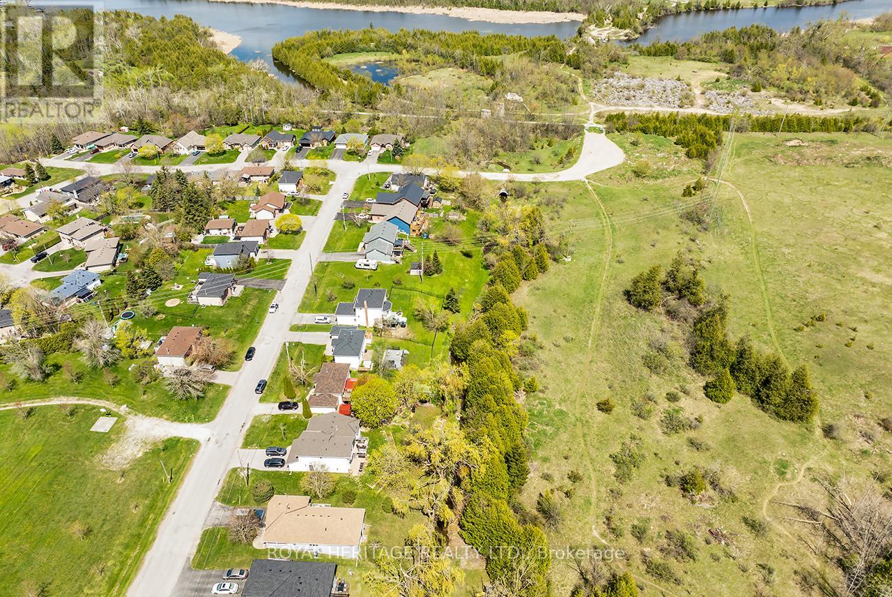 54 Champlain Boulevard, Kawartha Lakes (Lindsay), Ontario  K9V 4R1 - Photo 8 - X12145552