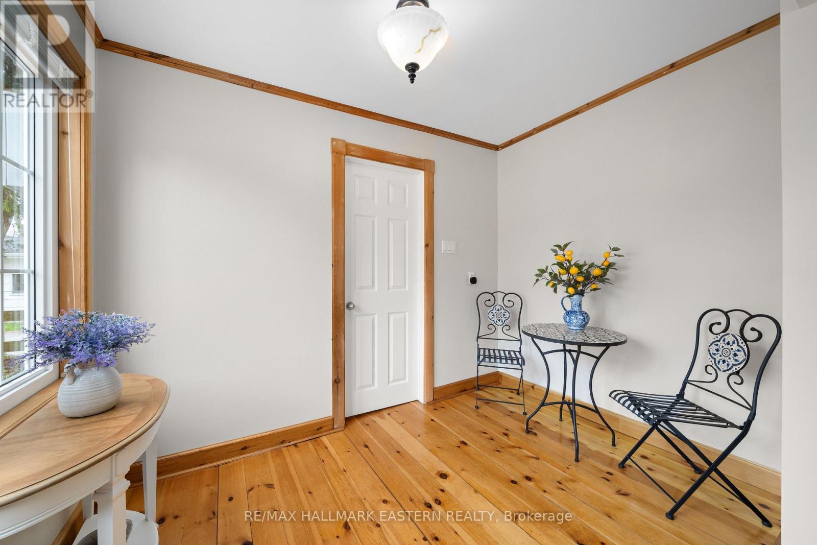 1043 Lakeview Avenue, Selwyn, Ontario  K0L 1H0 - Photo 10 - X12145803