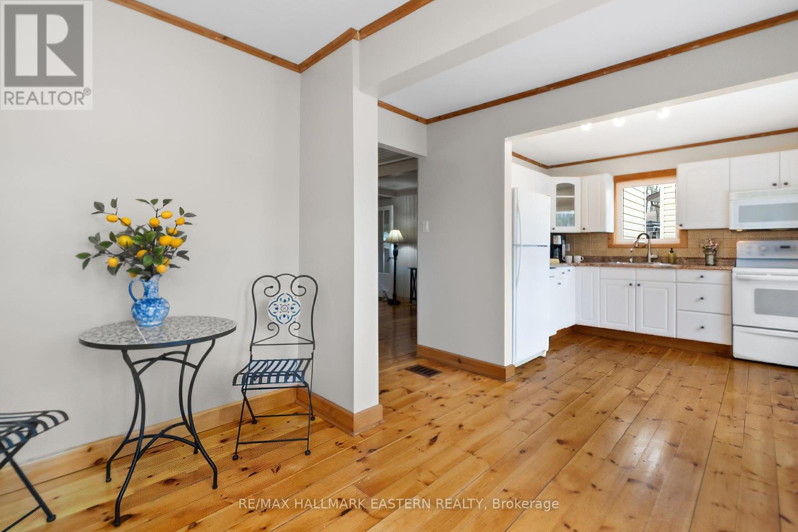 1043 Lakeview Avenue, Selwyn, Ontario  K0L 1H0 - Photo 11 - X12145803
