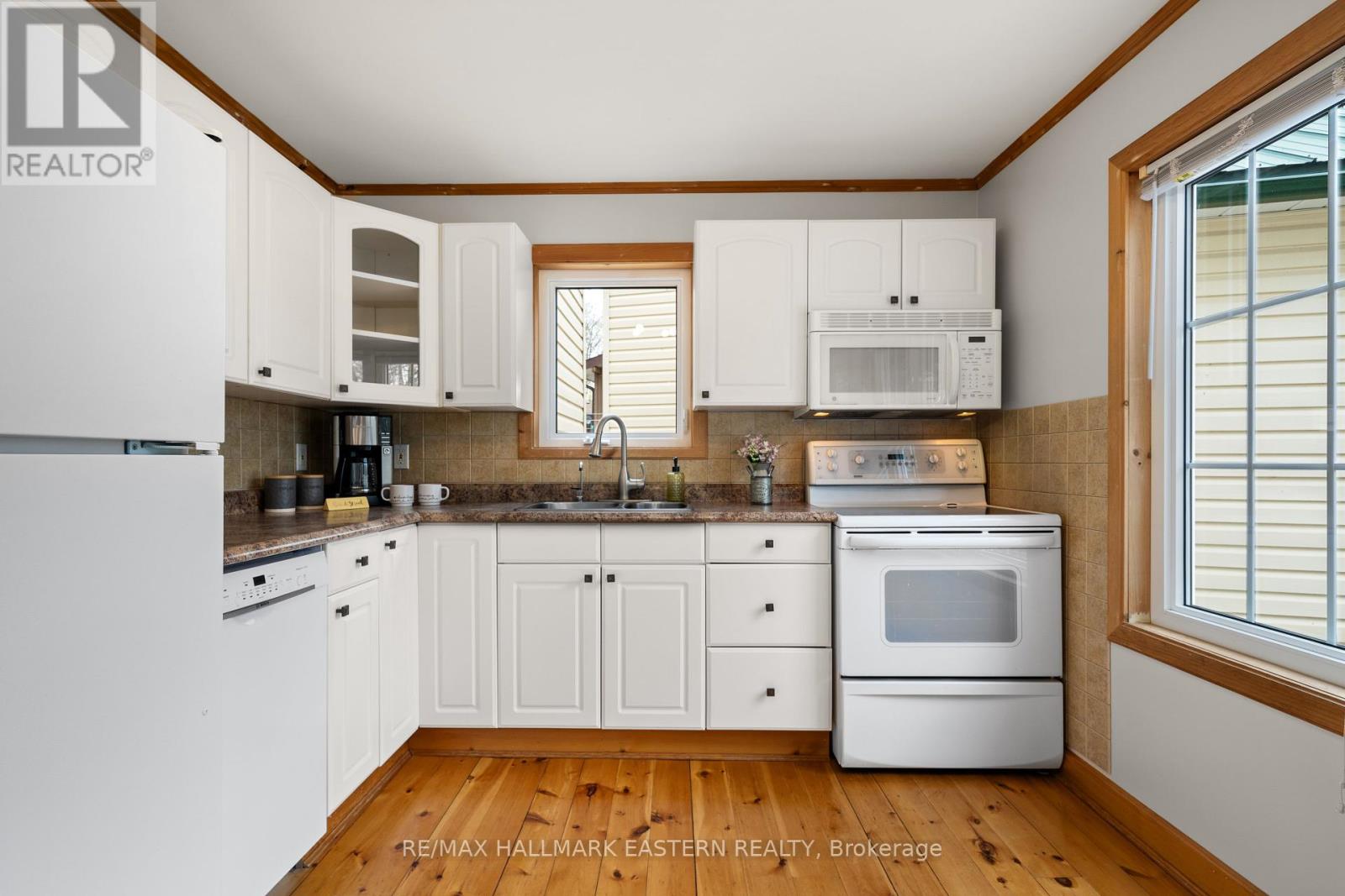 1043 Lakeview Avenue, Selwyn, Ontario  K0L 1H0 - Photo 12 - X12145803