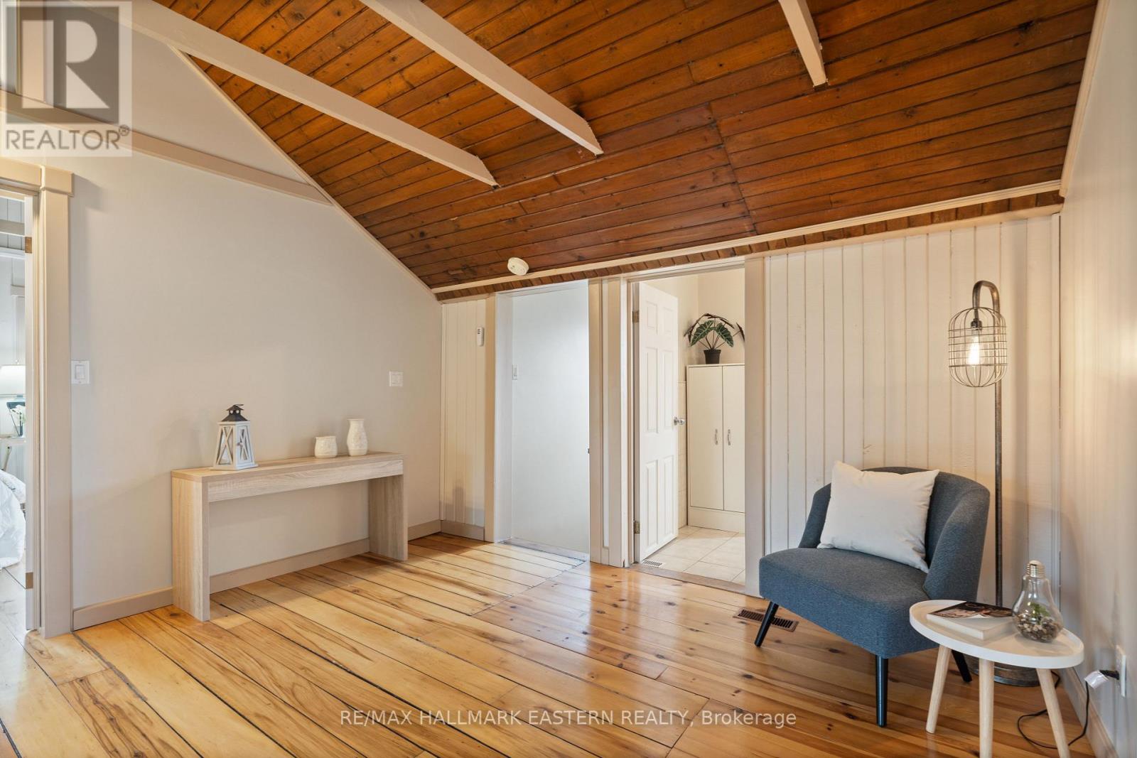 1043 Lakeview Avenue, Selwyn, Ontario  K0L 1H0 - Photo 25 - X12145803