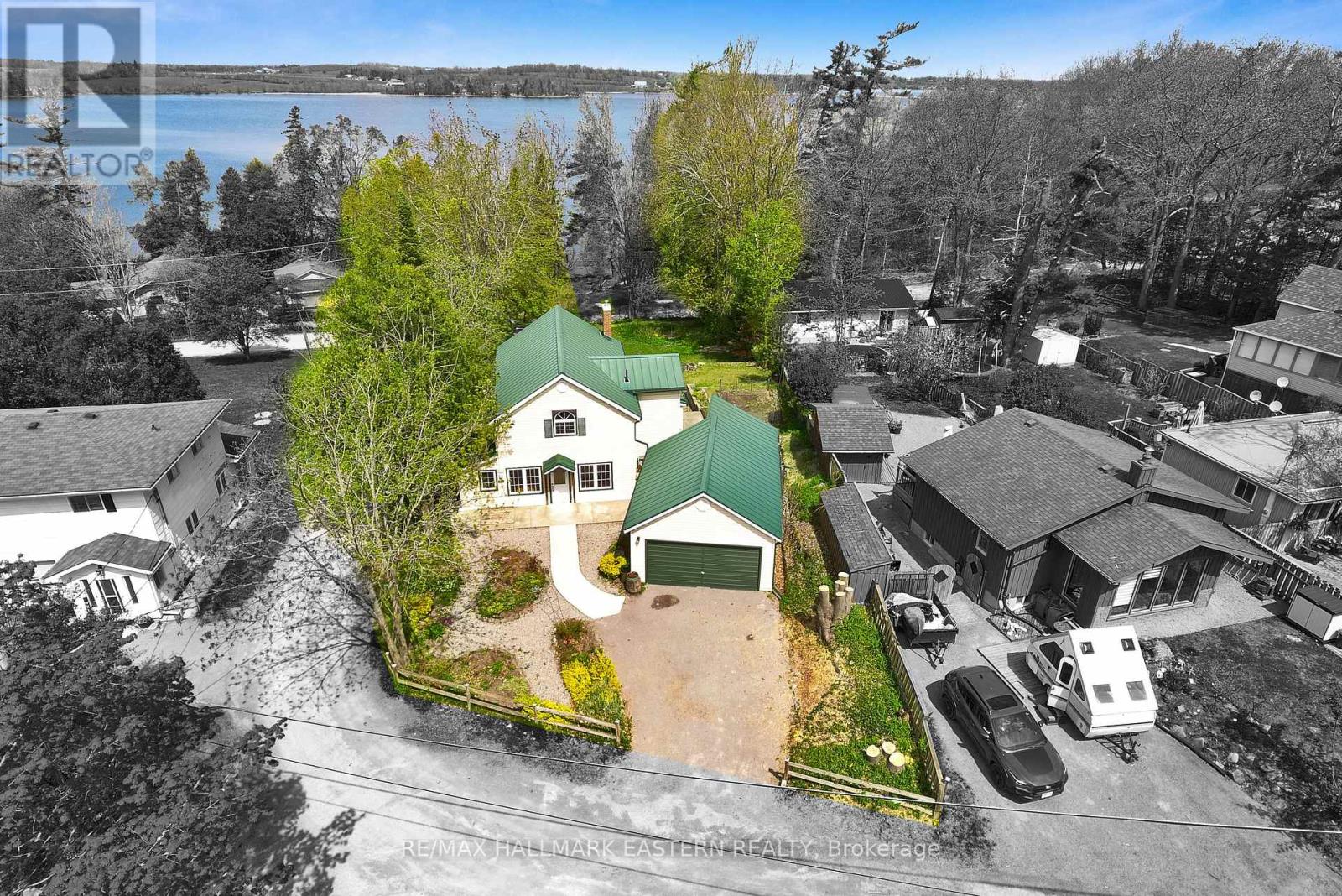 1043 Lakeview Avenue, Selwyn, Ontario  K0L 1H0 - Photo 3 - X12145803