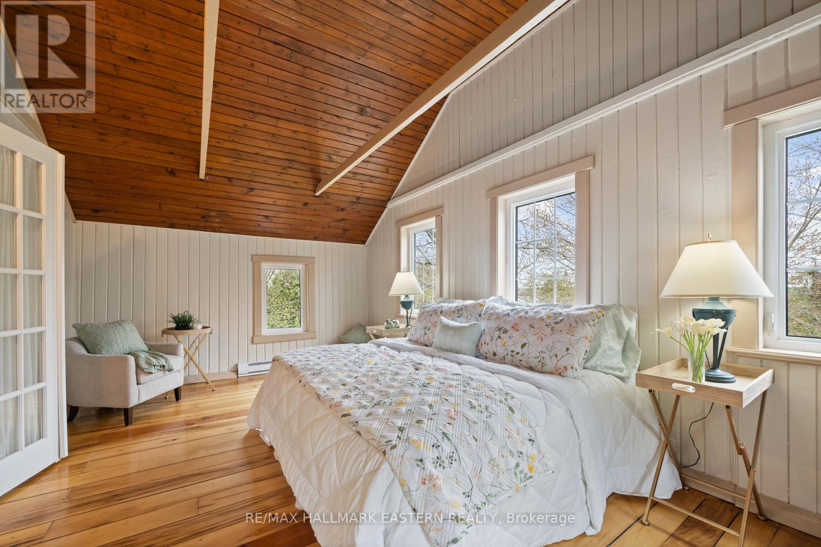 1043 Lakeview Avenue, Selwyn, Ontario  K0L 1H0 - Photo 8 - X12145803