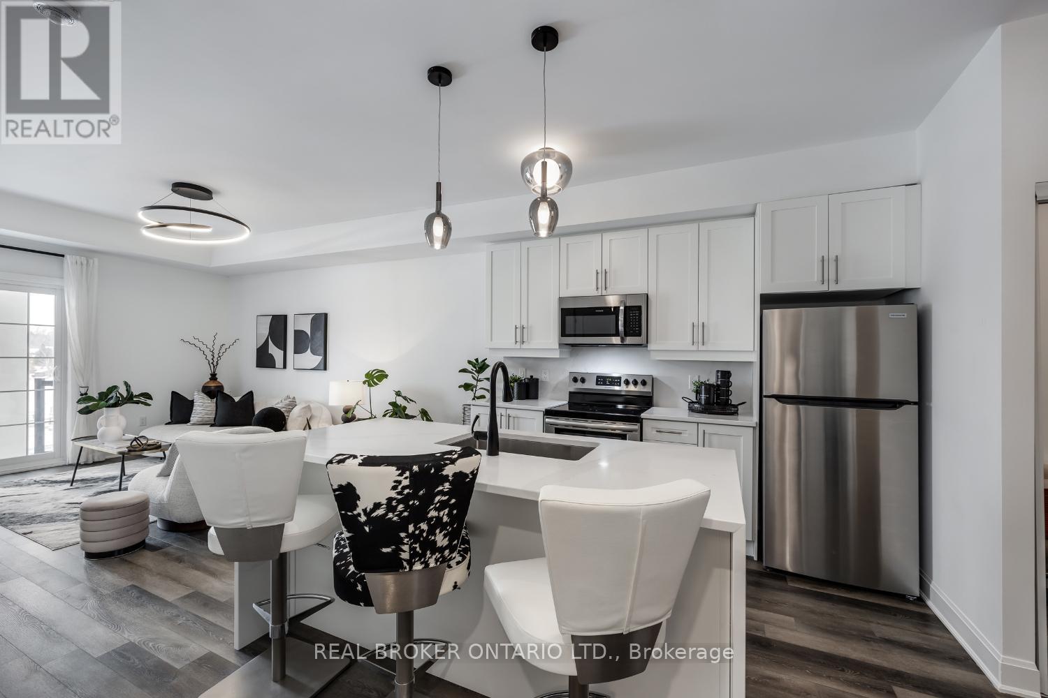 427 - 50 LAKEBREEZE DRIVE, clarington (newcastle), Ontario