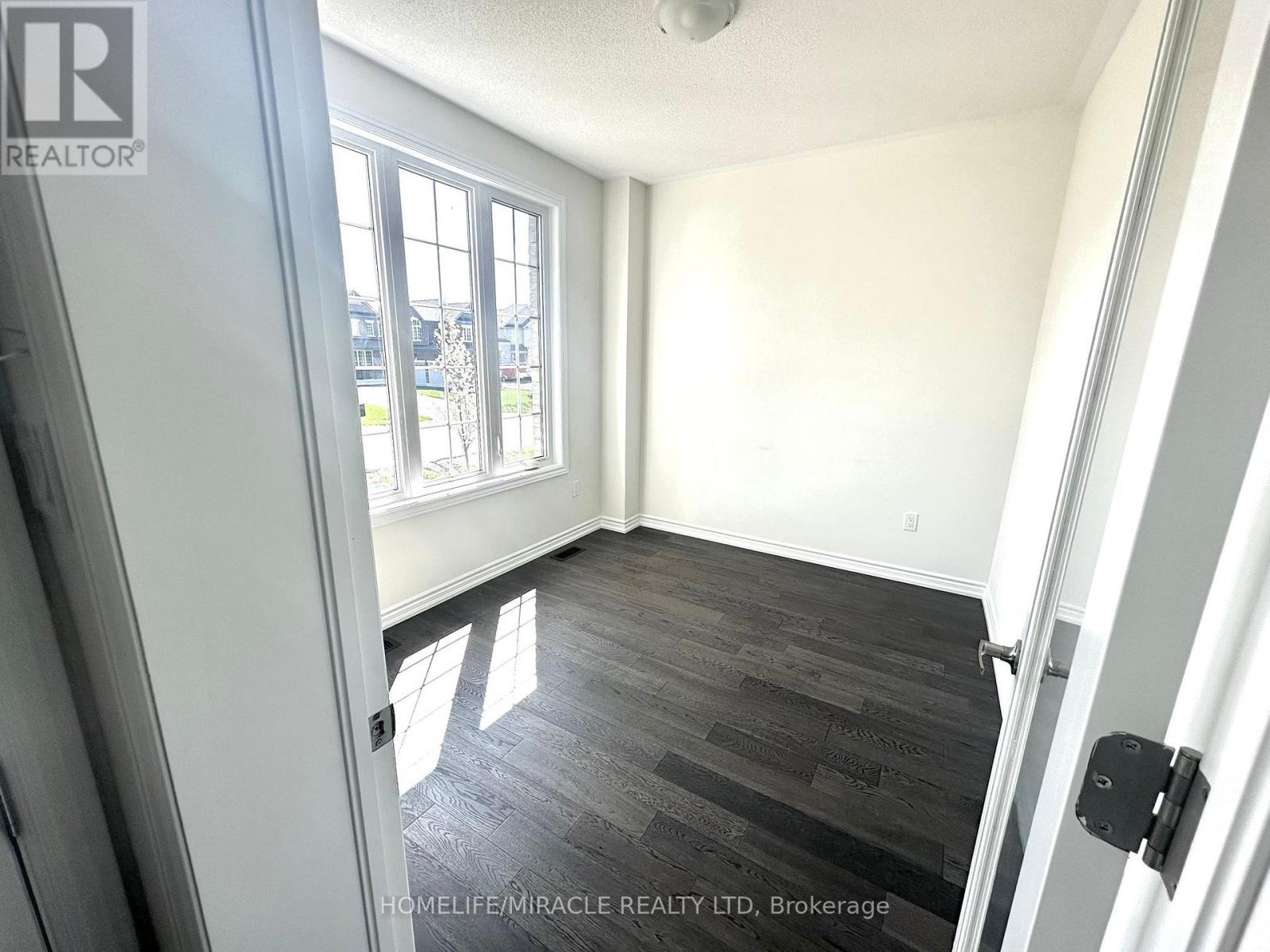101 Golden Meadows Drive, Otonabee-South Monaghan, Ontario  K9J 0K8 - Photo 7 - X12146093
