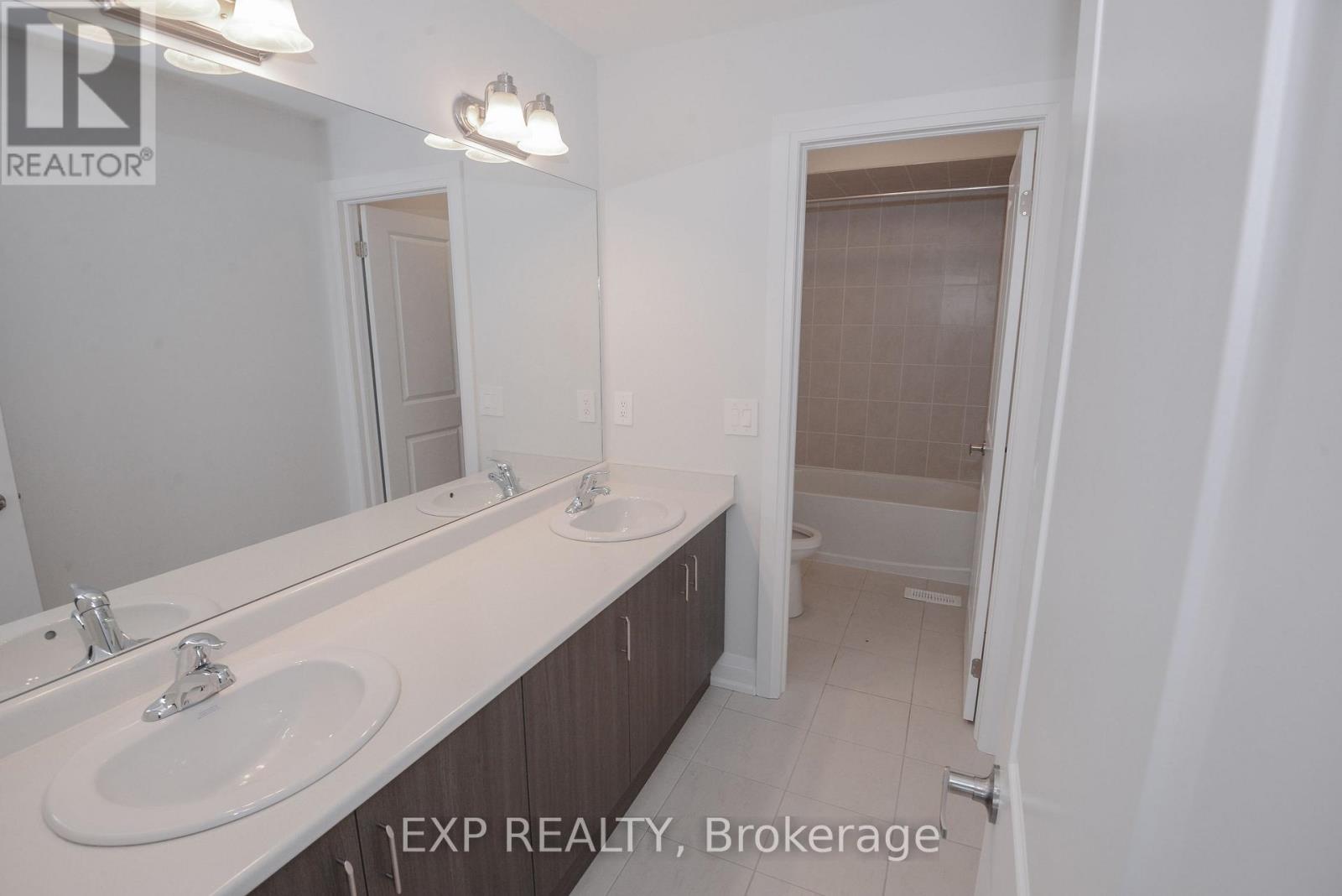 1 Corley Street, Kawartha Lakes (Lindsay), Ontario  K9V 6C2 - Photo 28 - X12146228