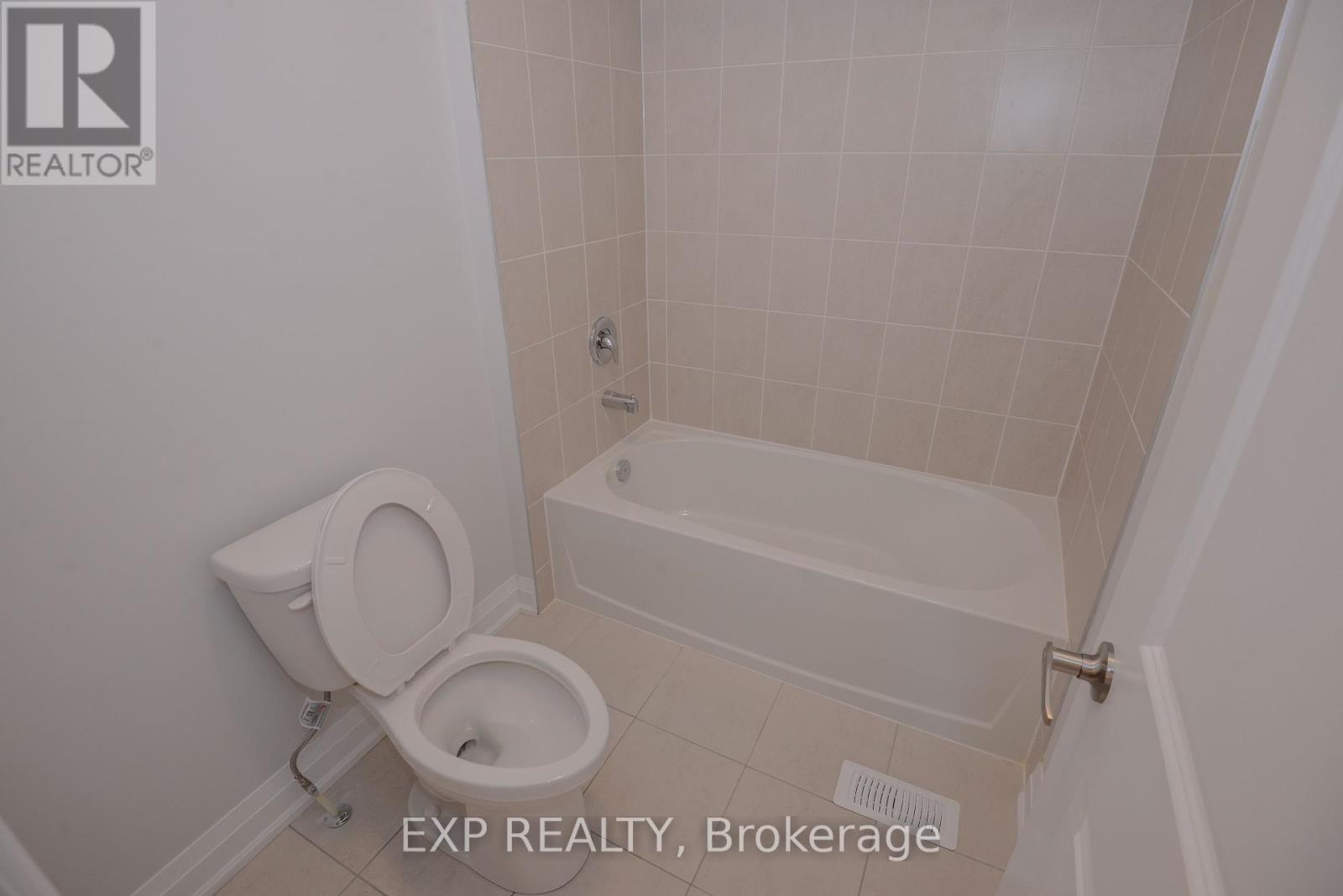 1 Corley Street, Kawartha Lakes (Lindsay), Ontario  K9V 6C2 - Photo 29 - X12146228