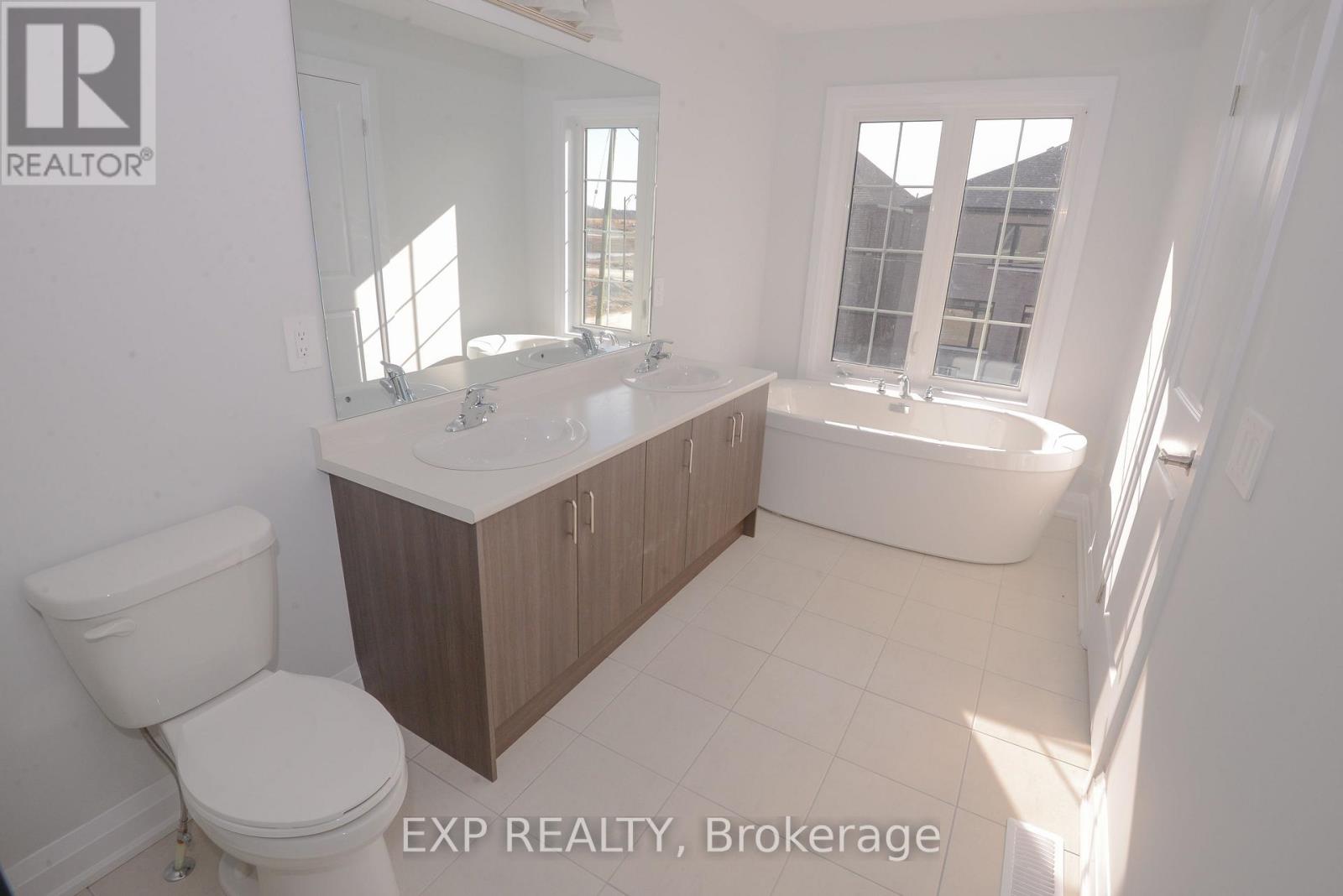 1 Corley Street, Kawartha Lakes (Lindsay), Ontario  K9V 6C2 - Photo 37 - X12146228