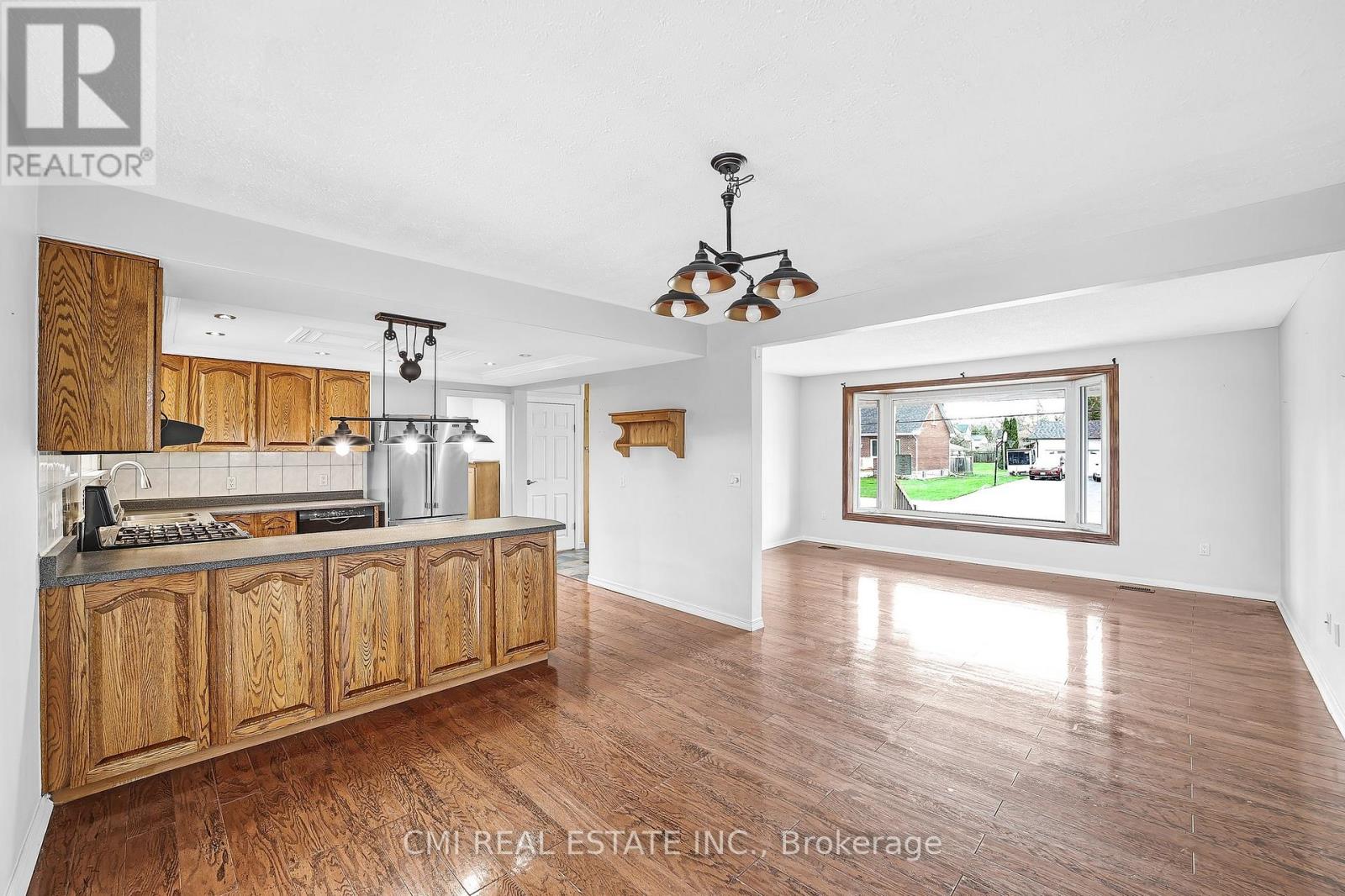 96 Elgin Street, Kawartha Lakes (Lindsay), Ontario  K9V 3W7 - Photo 10 - X12146374