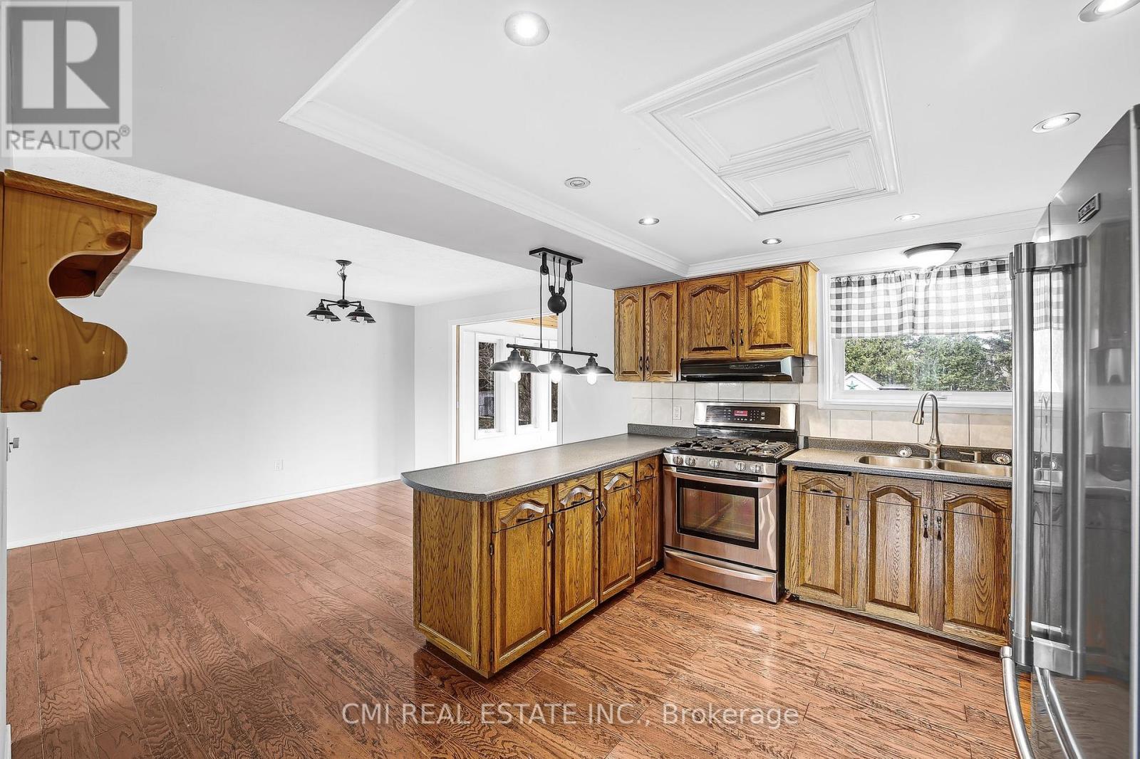 96 Elgin Street, Kawartha Lakes (Lindsay), Ontario  K9V 3W7 - Photo 11 - X12146374