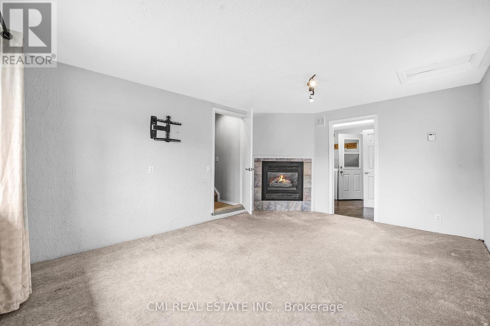 96 Elgin Street, Kawartha Lakes (Lindsay), Ontario  K9V 3W7 - Photo 16 - X12146374