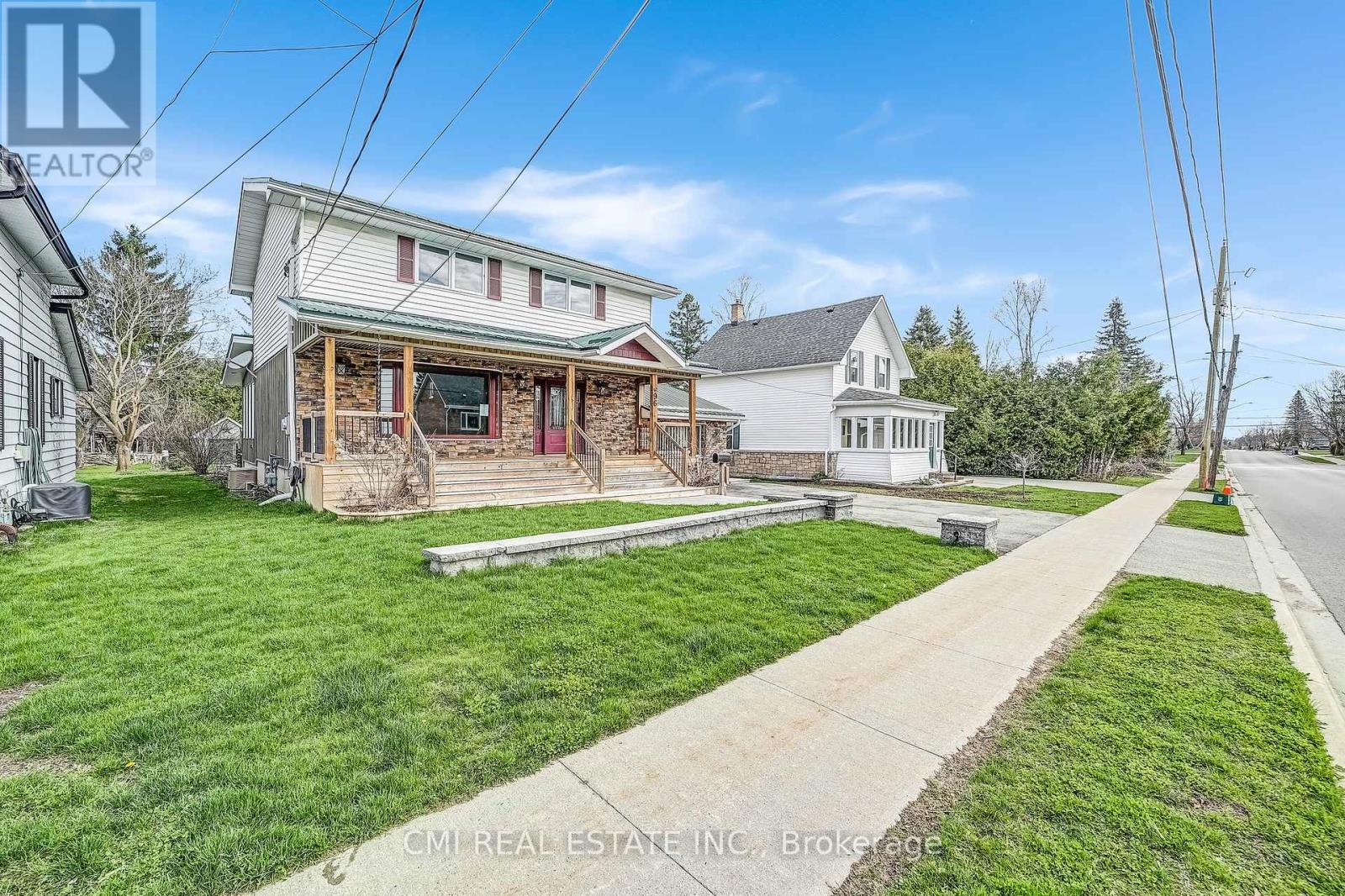 96 Elgin Street, Kawartha Lakes (Lindsay), Ontario  K9V 3W7 - Photo 2 - X12146374