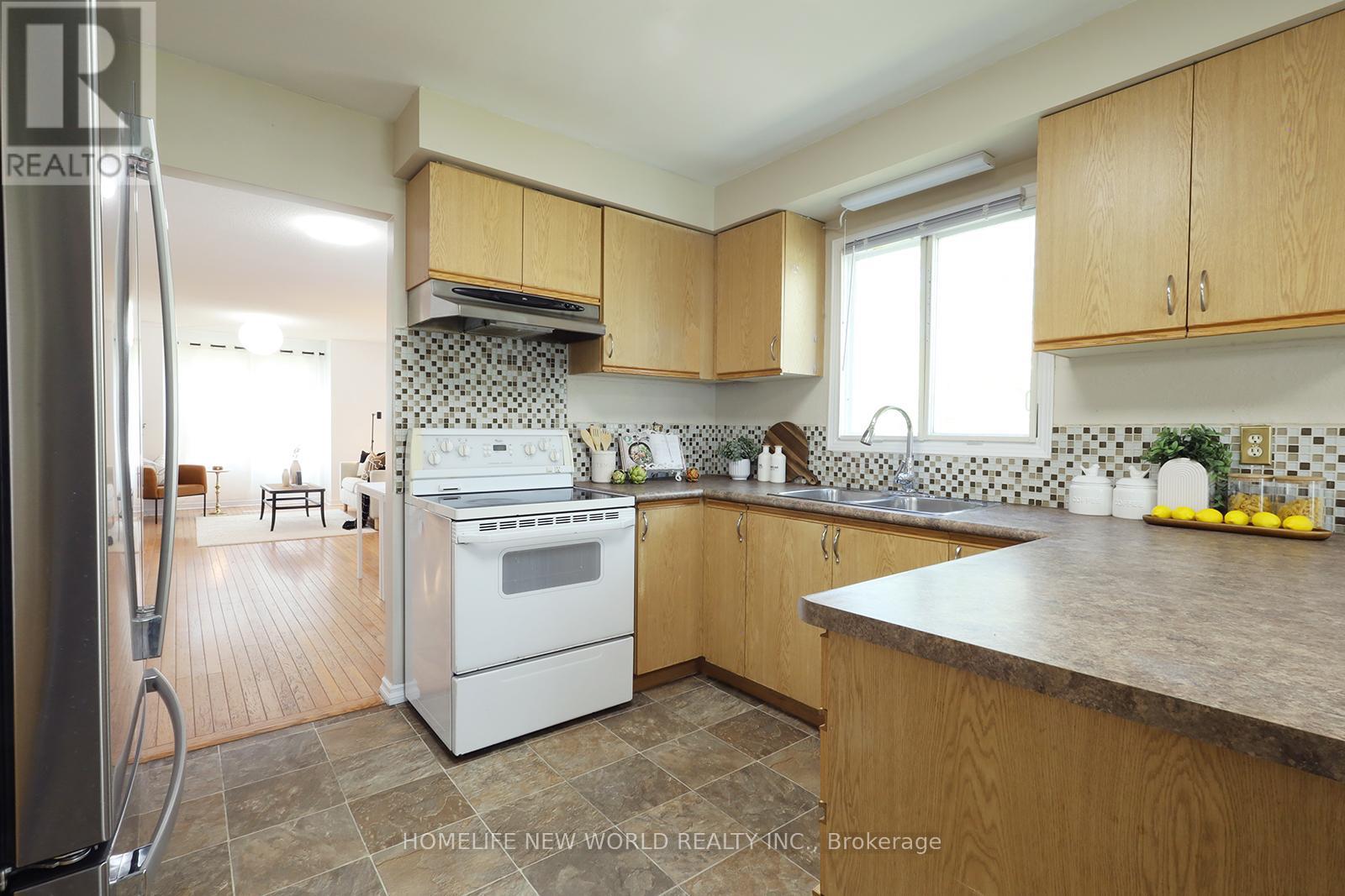 208 Elgin Street, Kawartha Lakes (Lindsay), Ontario  K9V 6B1 - Photo 7 - X12146686