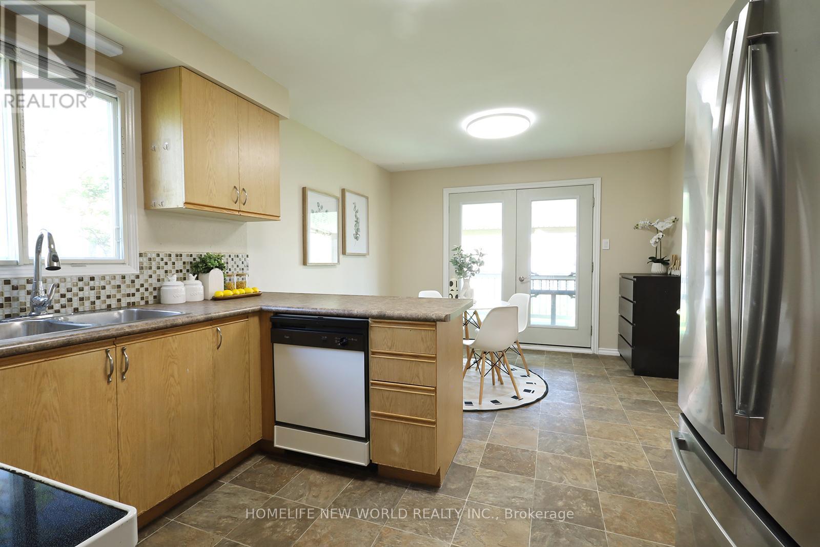 208 Elgin Street, Kawartha Lakes (Lindsay), Ontario  K9V 6B1 - Photo 8 - X12146686