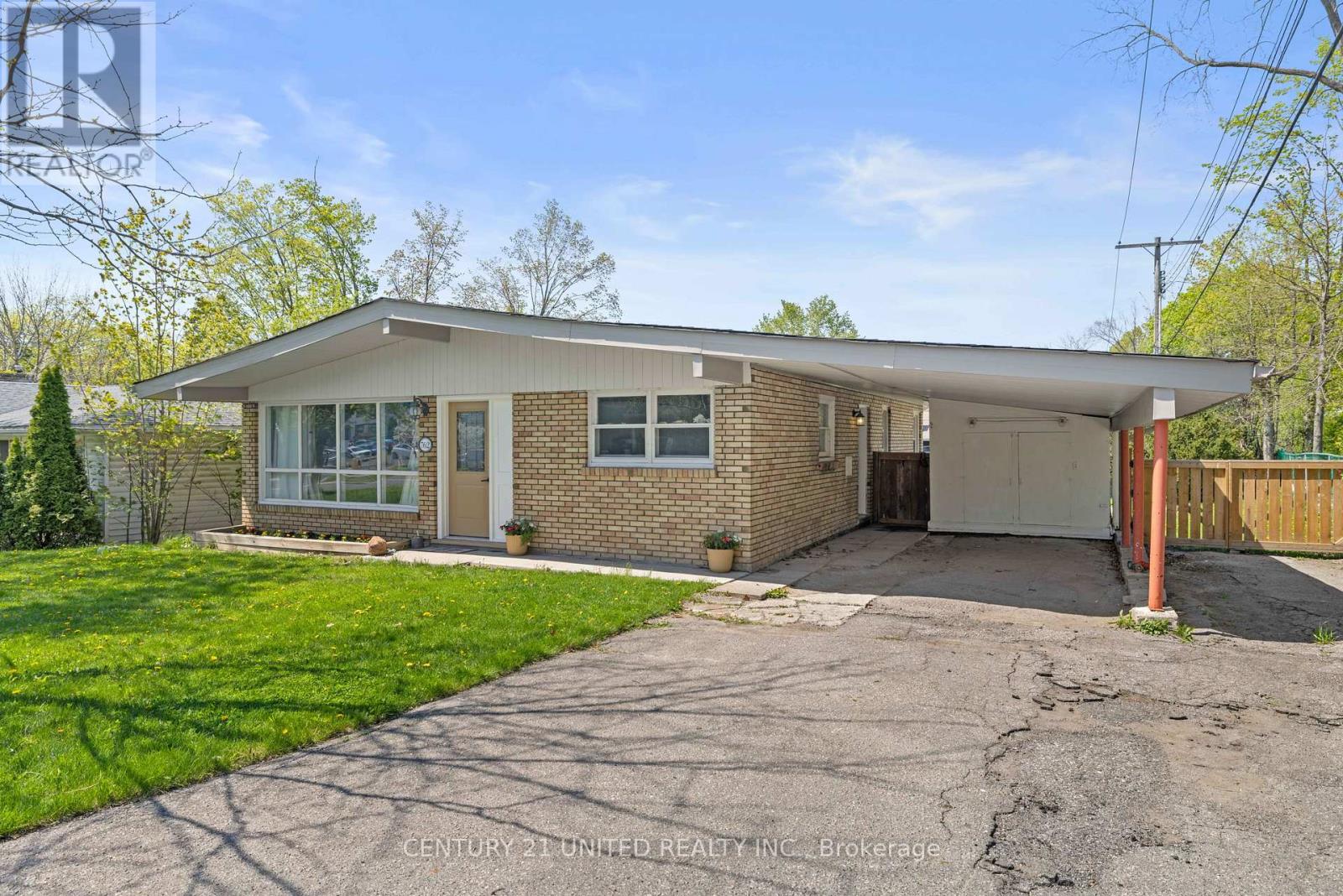 762 Weller Street, Peterborough Central (Old West End), Ontario  K9J 4X5 - Photo 2 - X12147044