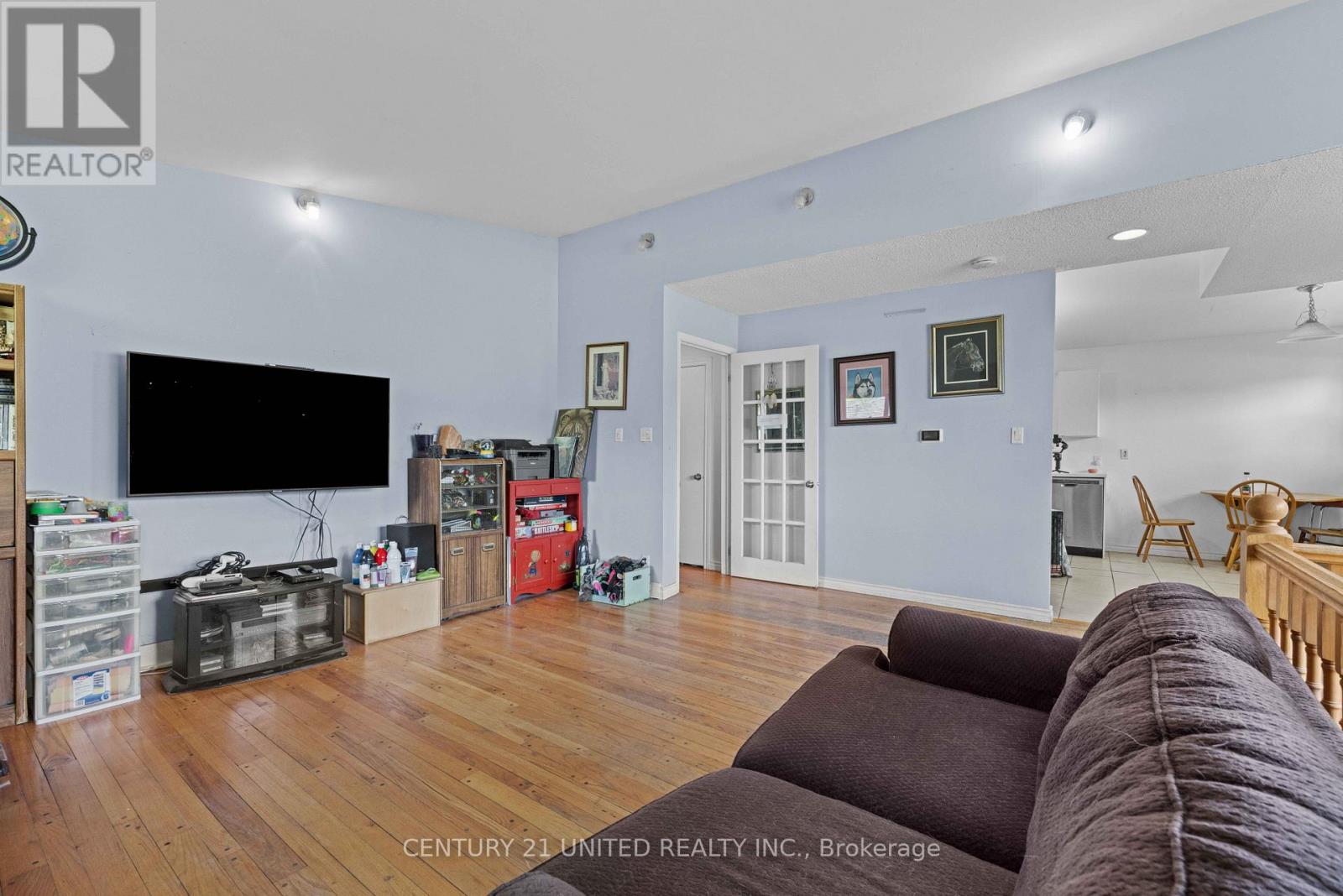 762 Weller Street, Peterborough Central (Old West End), Ontario  K9J 4X5 - Photo 5 - X12147044