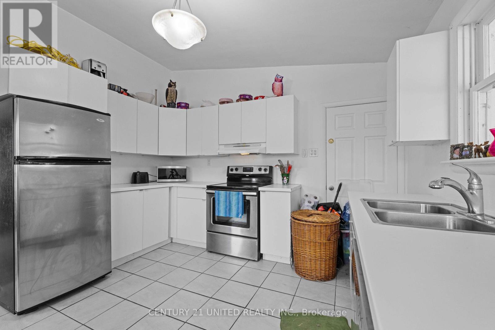 762 Weller Street, Peterborough Central (Old West End), Ontario  K9J 4X5 - Photo 7 - X12147044