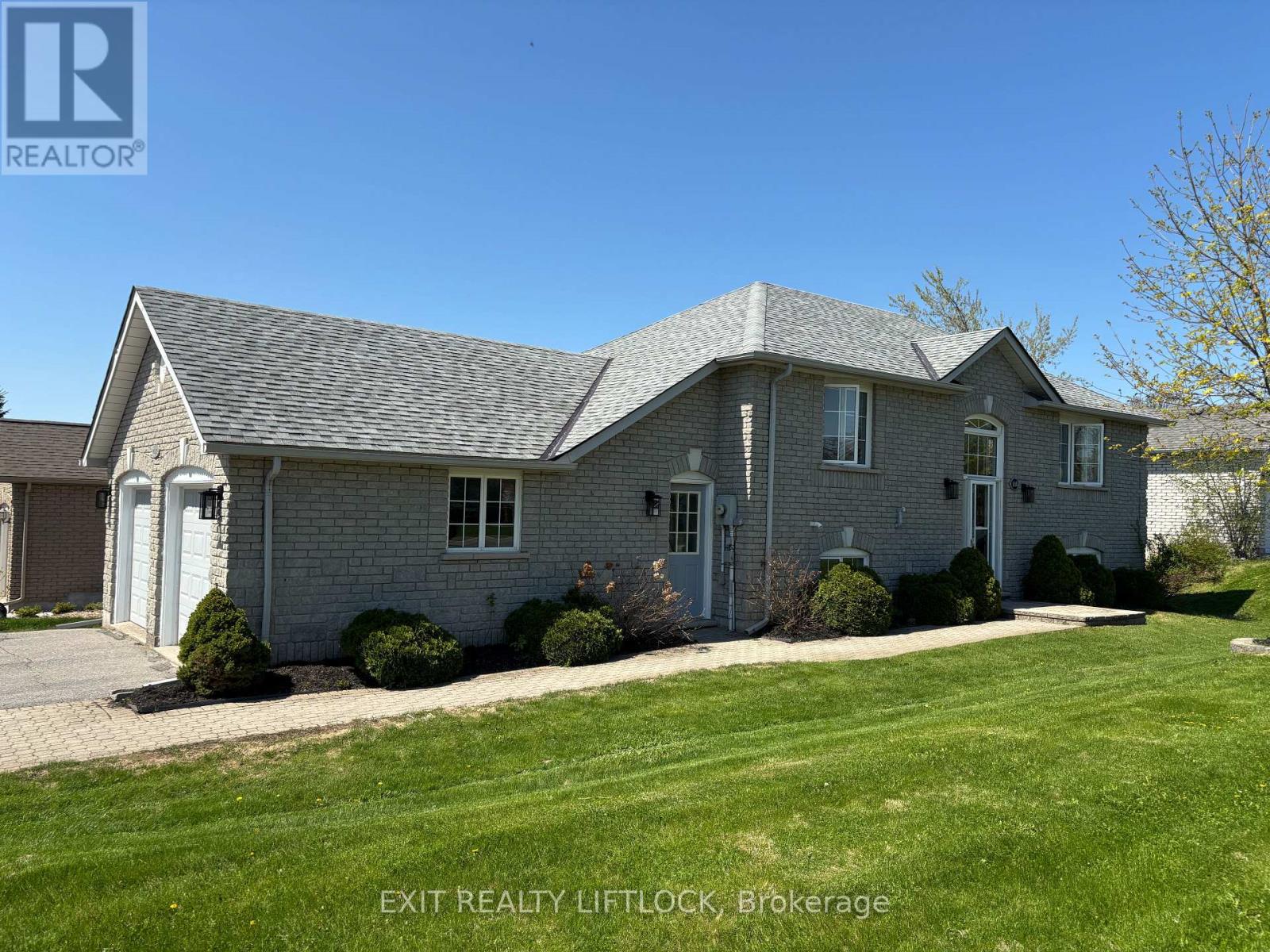 1018 Baker Street, Peterborough North (North), Ontario  K9H 7P8 - Photo 2 - X12147159