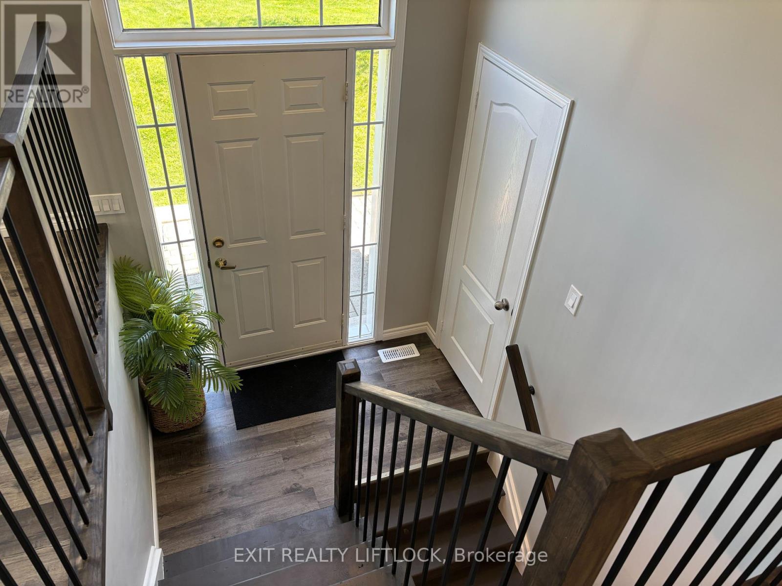 1018 Baker Street, Peterborough North (North), Ontario  K9H 7P8 - Photo 3 - X12147159