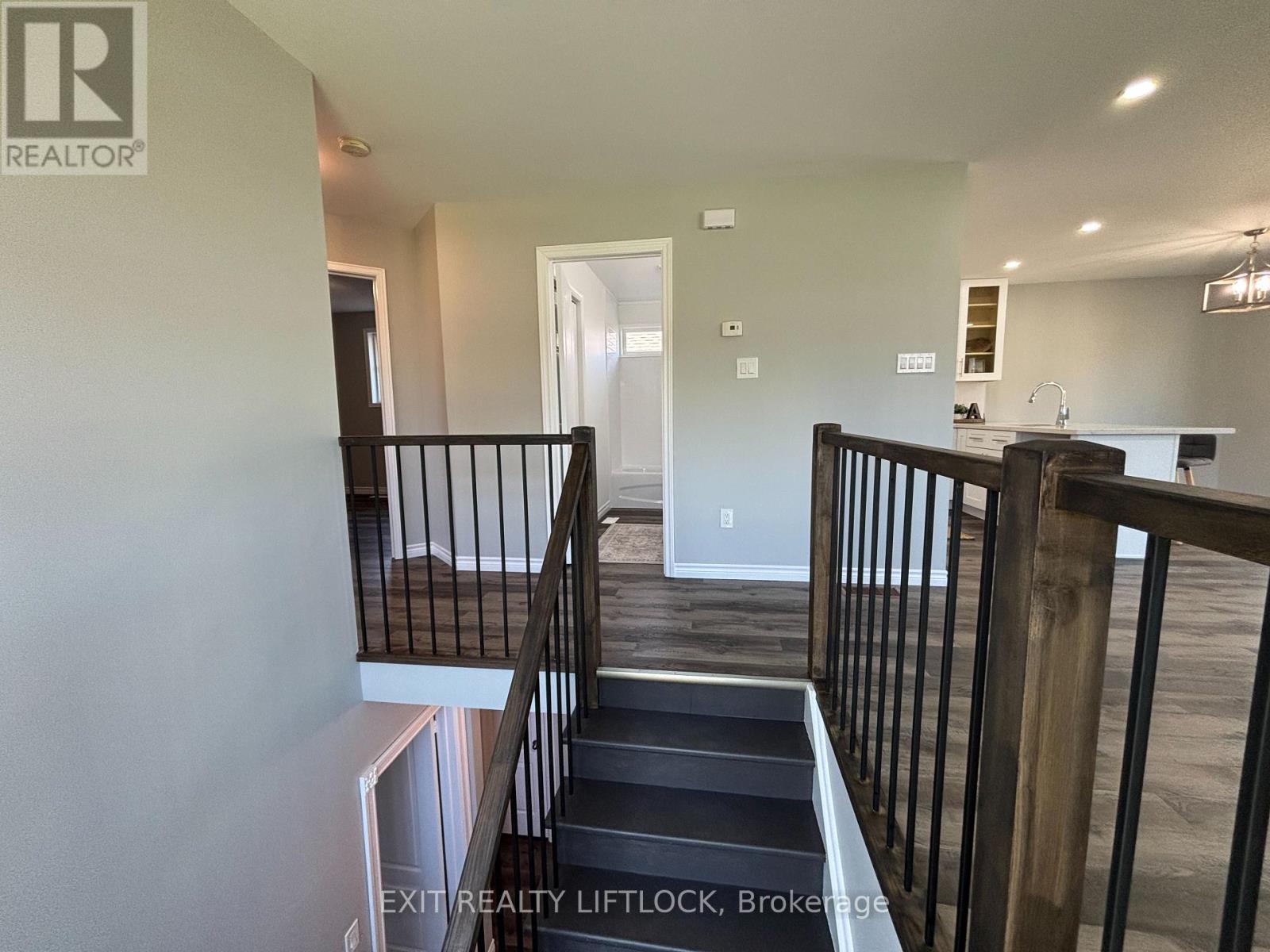 1018 Baker Street, Peterborough North (North), Ontario  K9H 7P8 - Photo 4 - X12147159