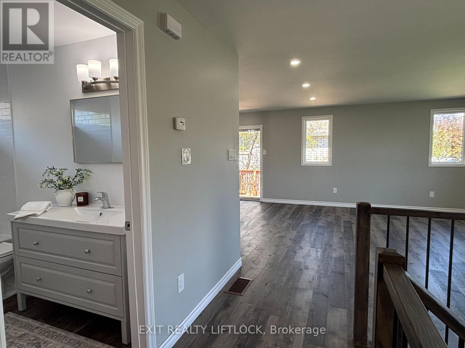 1018 Baker Street, Peterborough North (North), Ontario  K9H 7P8 - Photo 5 - X12147159