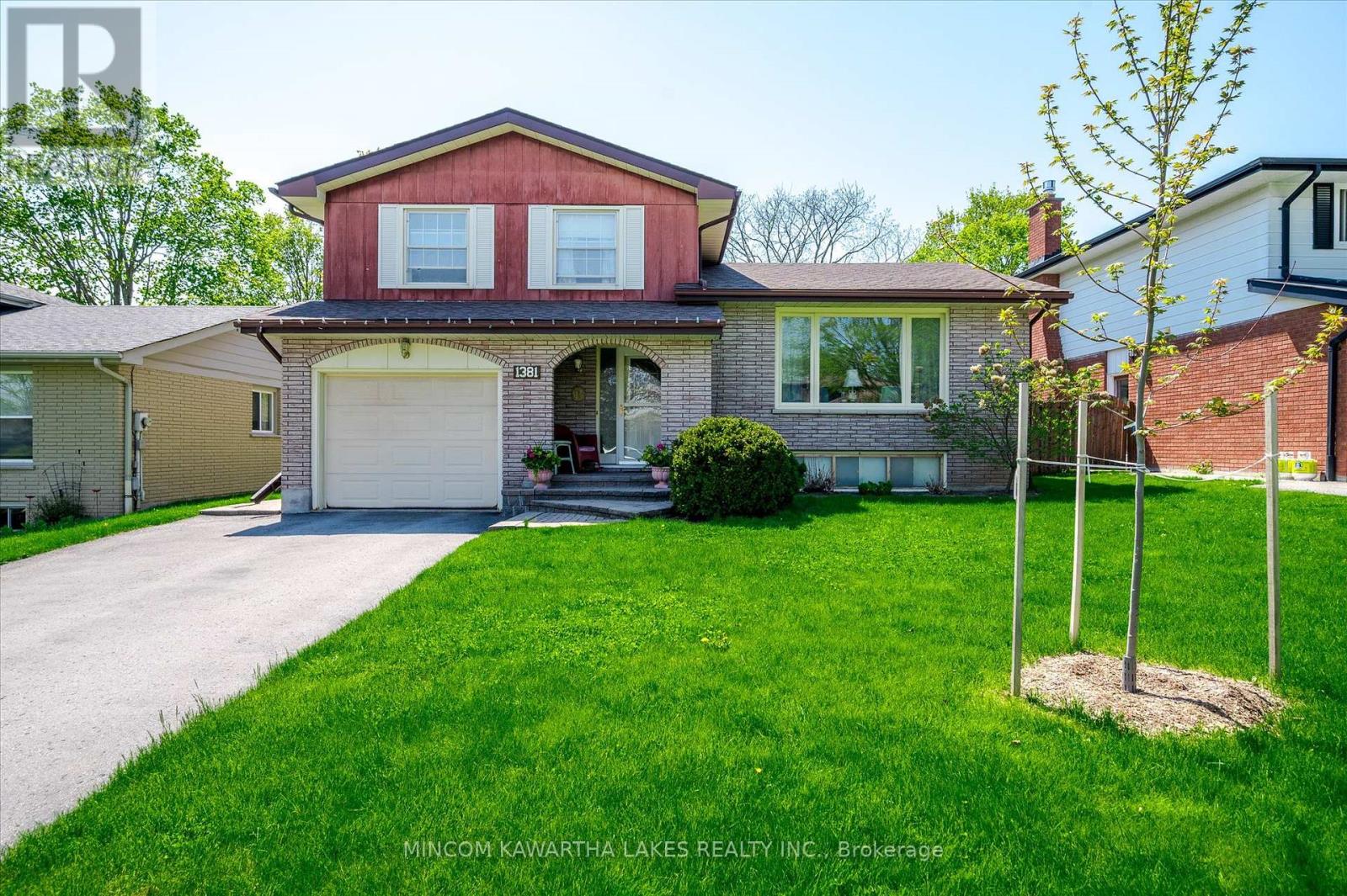 <h3>$739,900</h3><p>1381 Heather Lane, Peterborough West (North), Ontario</p>