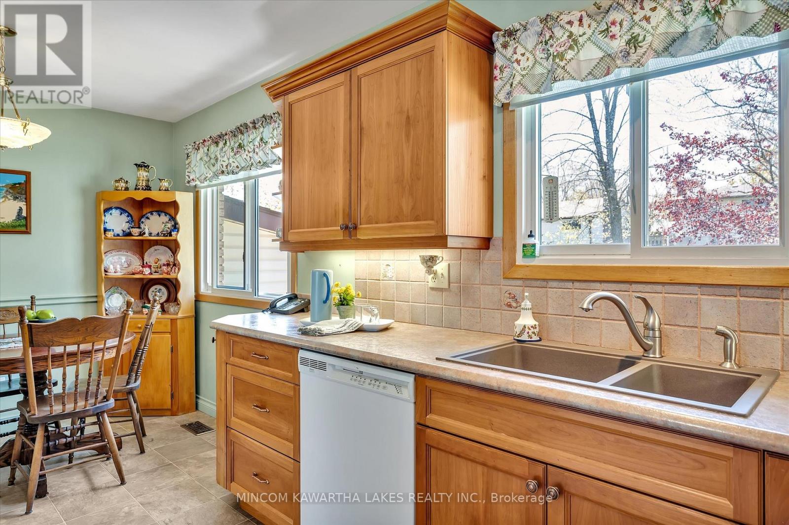 1381 Heather Lane, Peterborough West (North), Ontario  K9J 7N1 - Photo 11 - X12147328