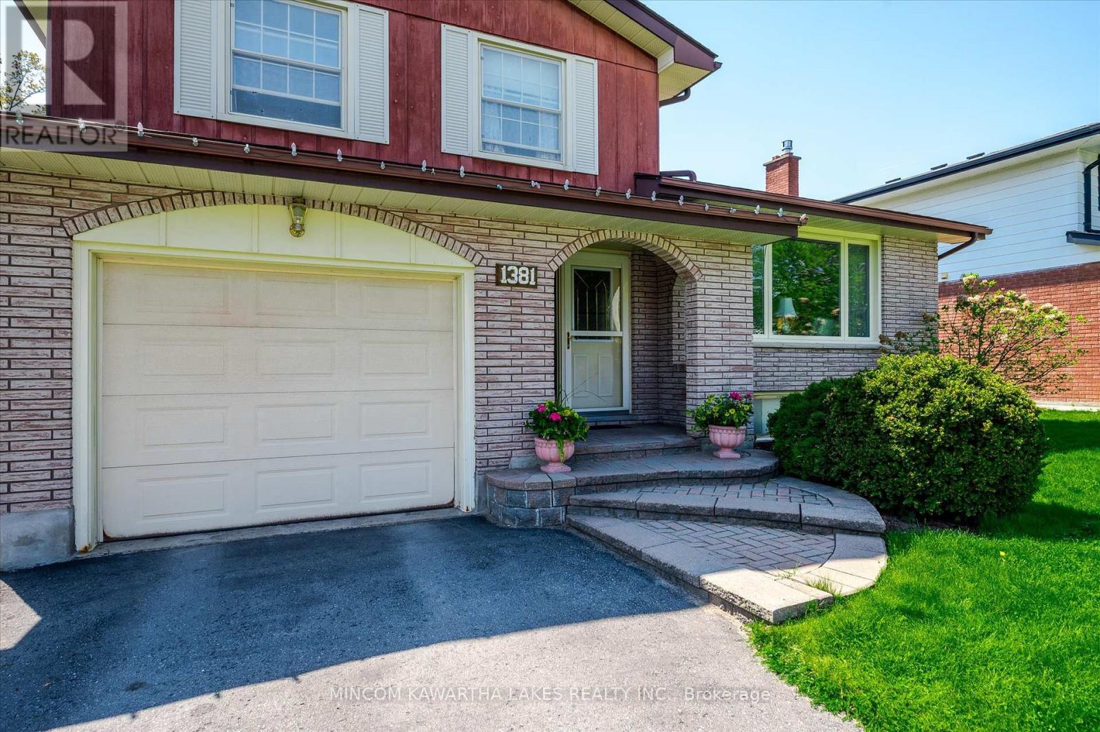 1381 Heather Lane, Peterborough West (North), Ontario  K9J 7N1 - Photo 4 - X12147328