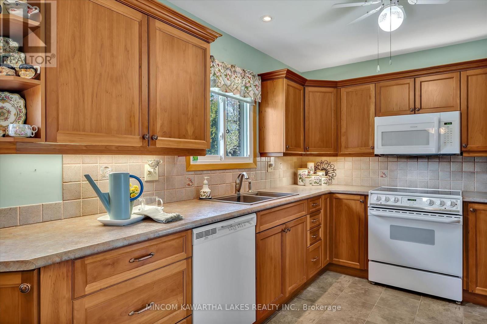 1381 Heather Lane, Peterborough West (North), Ontario  K9J 7N1 - Photo 9 - X12147328