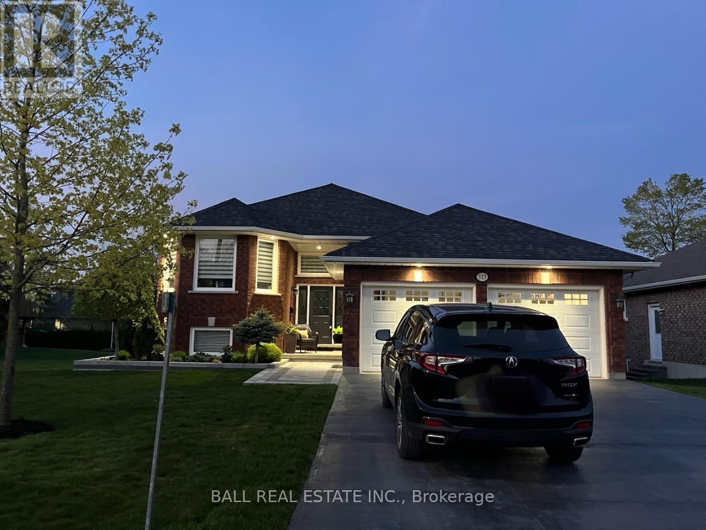 313 Woodward Avenue, Peterborough North (North), Ontario  K9L 1K2 - Photo 3 - X12147912