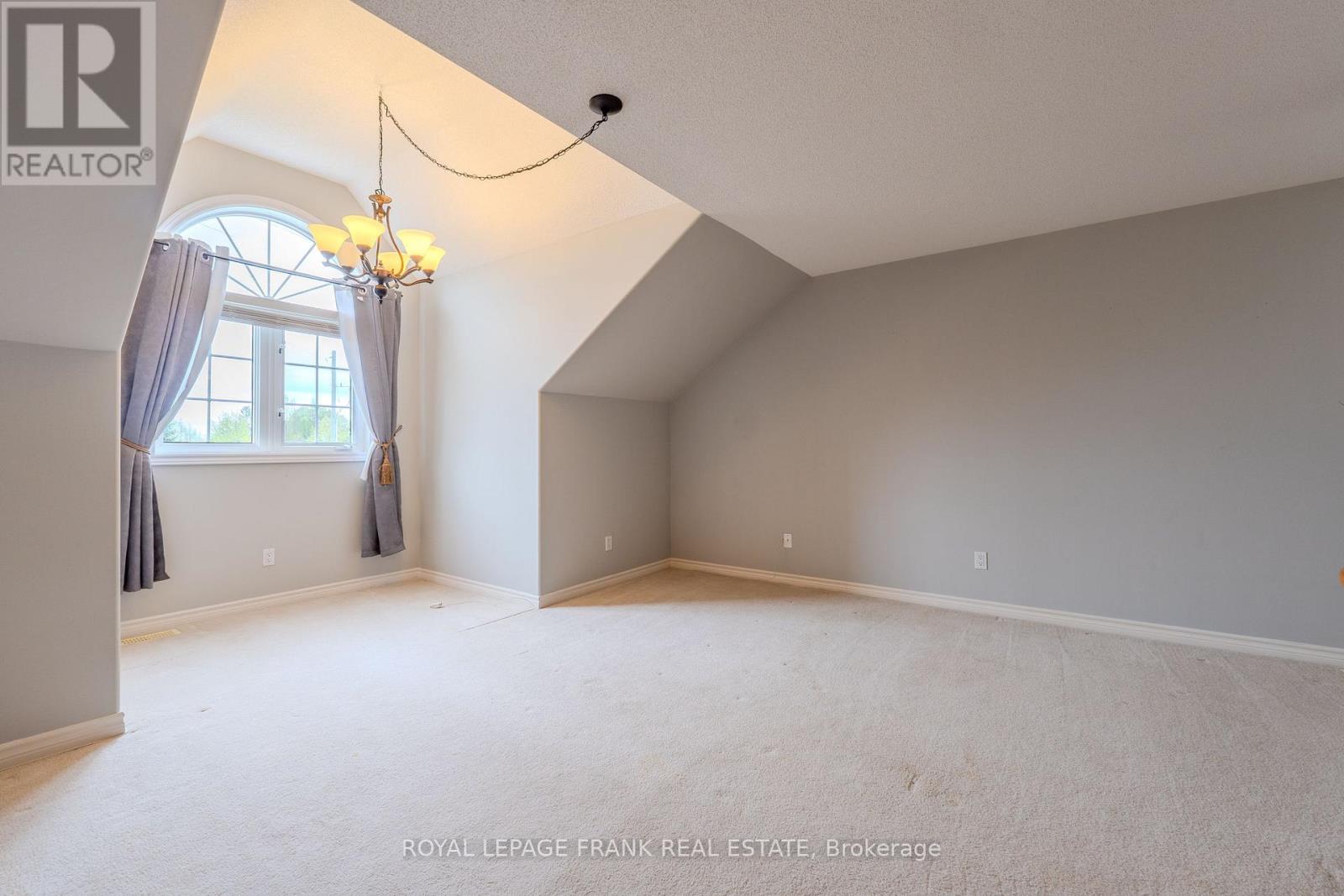 9 Eglington Street, Kawartha Lakes (Lindsay), Ontario  K9V 6K6 - Photo 19 - X12147941