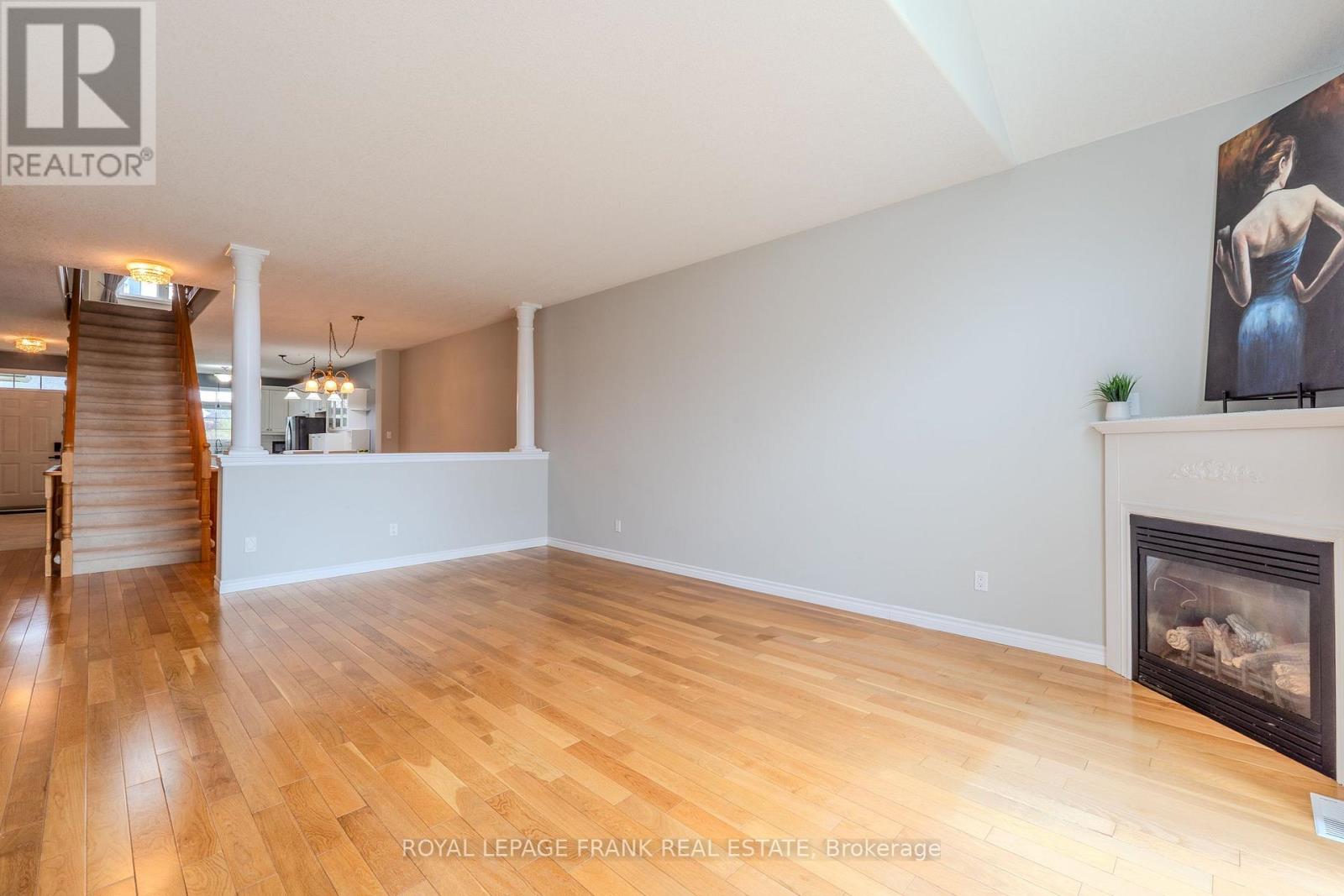 9 Eglington Street, Kawartha Lakes (Lindsay), Ontario  K9V 6K6 - Photo 2 - X12147941
